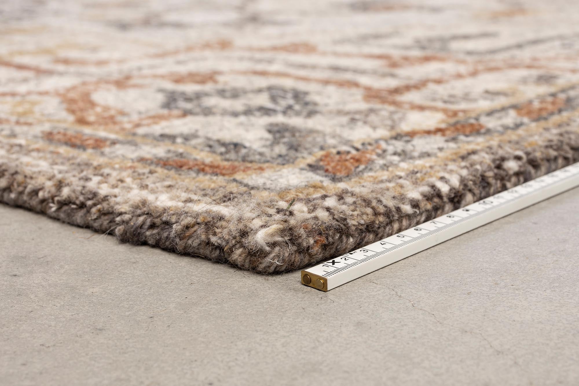 Teppich Amori: Luxuriöse Wärme für Ihr modernes Interieur.