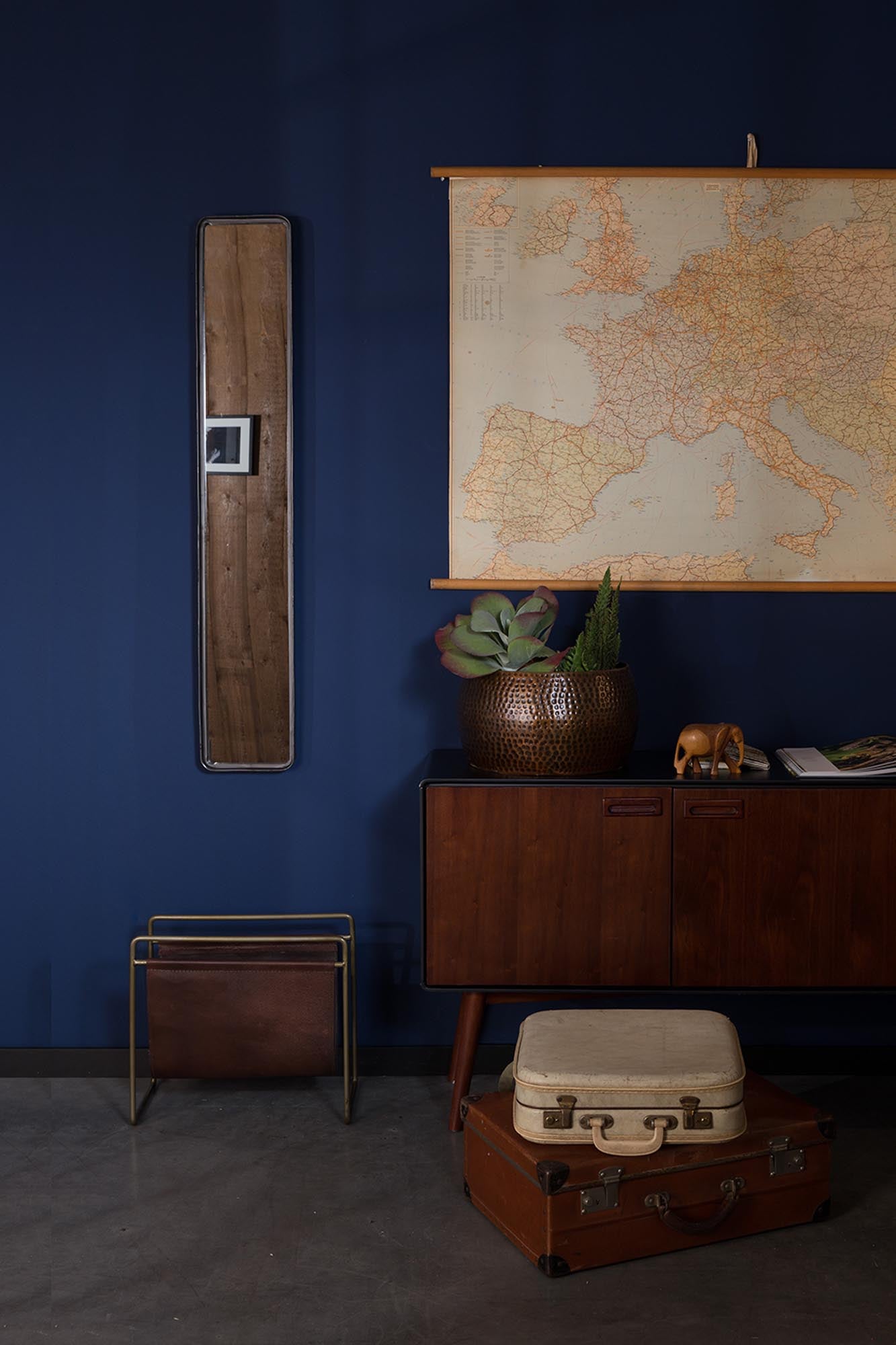 Eleganter Dutchbone Spiegel BEAM: Schwarzer Metallrahmen, skandinavisch bis industrial, vielseitig, zeitlos, funktional.