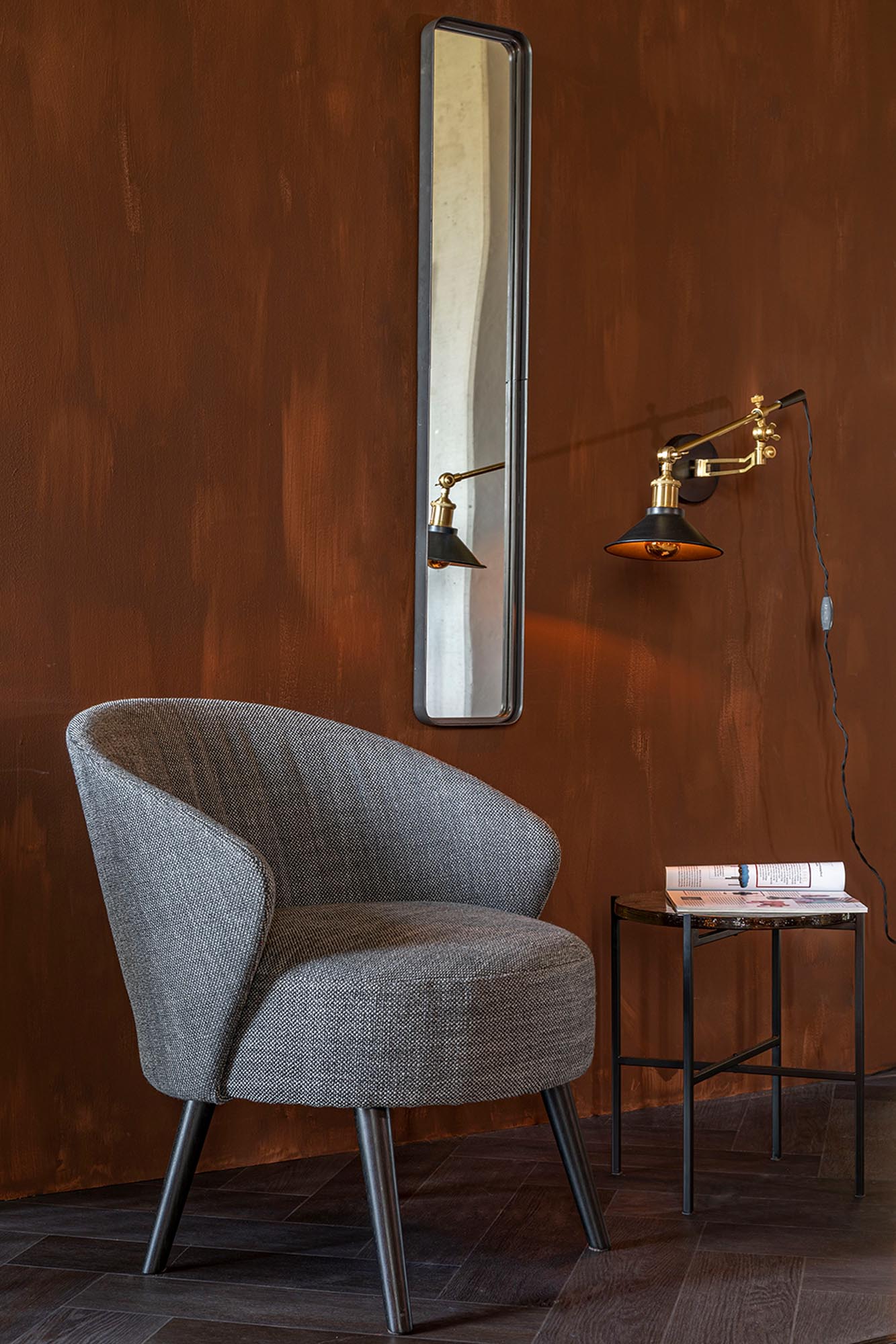 Eleganter Spiegel BEAM von Dutchbone: Robuster Metallrahmen, vielseitig einsetzbar und ideal für jeden Raum. Bringen Sie Stil in Ihr Zuhause!