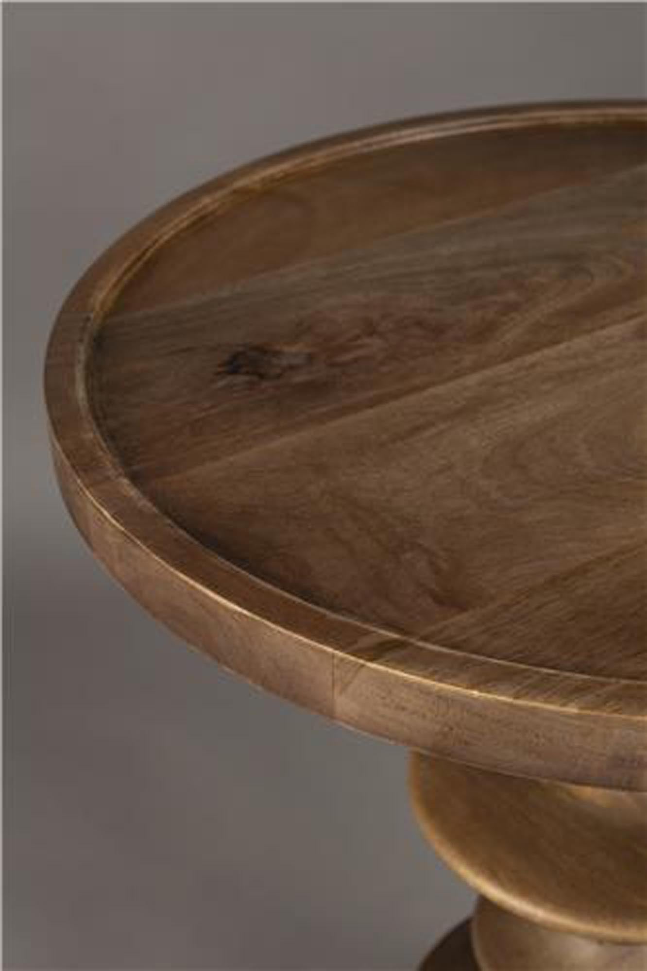 Eleganter Beistelltisch Cath von Dutchbone, gefertigt aus hochwertigem Mangoholz für ein modernes Wohnambiente.