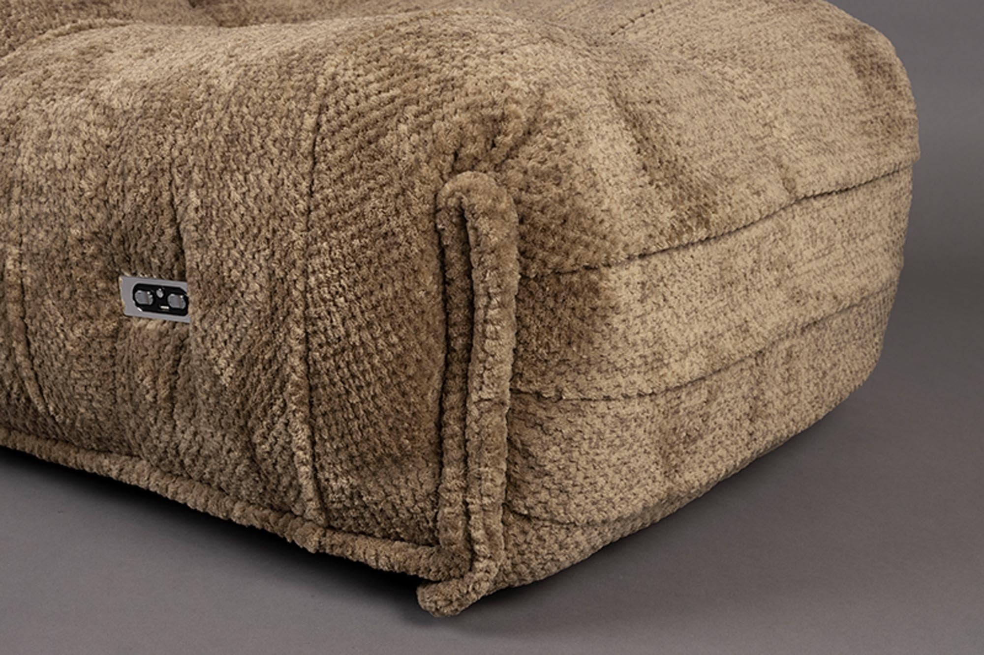 Entspanne im stilvollen Hamilton Loungesessel von Dutchbone. Verstellbare Rückenlehne und luxuriöse Polsterung für höchsten Komfort.