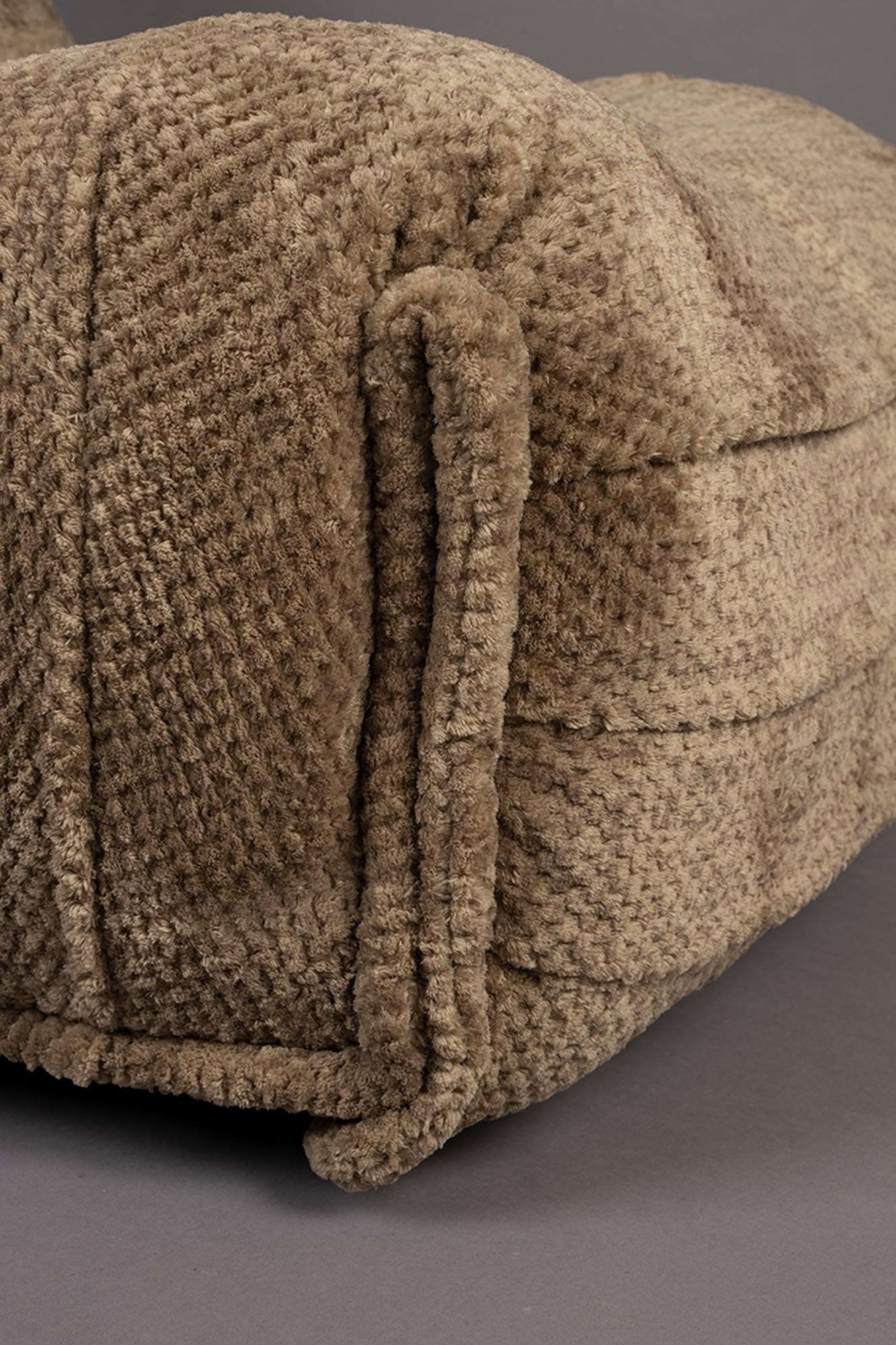 Genieße den Hamilton Loungesessel von Dutchbone – ein eleganter Recliner mit anpassbarer Rückenlehne und weicher Polsterung für ultimativen Komfort.