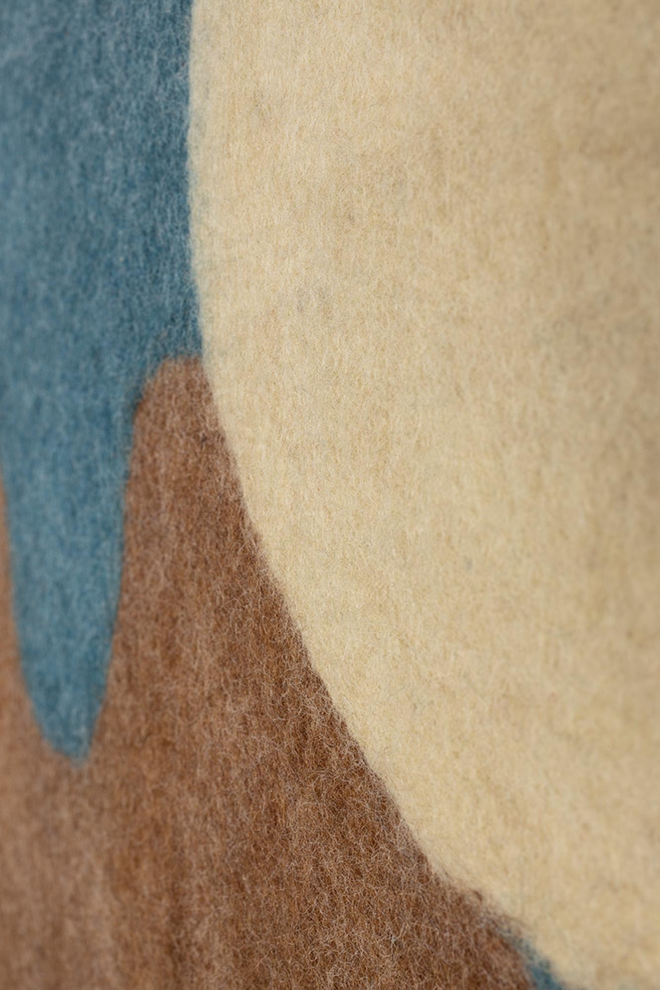 Chandra: Stilvolle Wandkunst aus Mangoholz und Filz von Dutchbone.