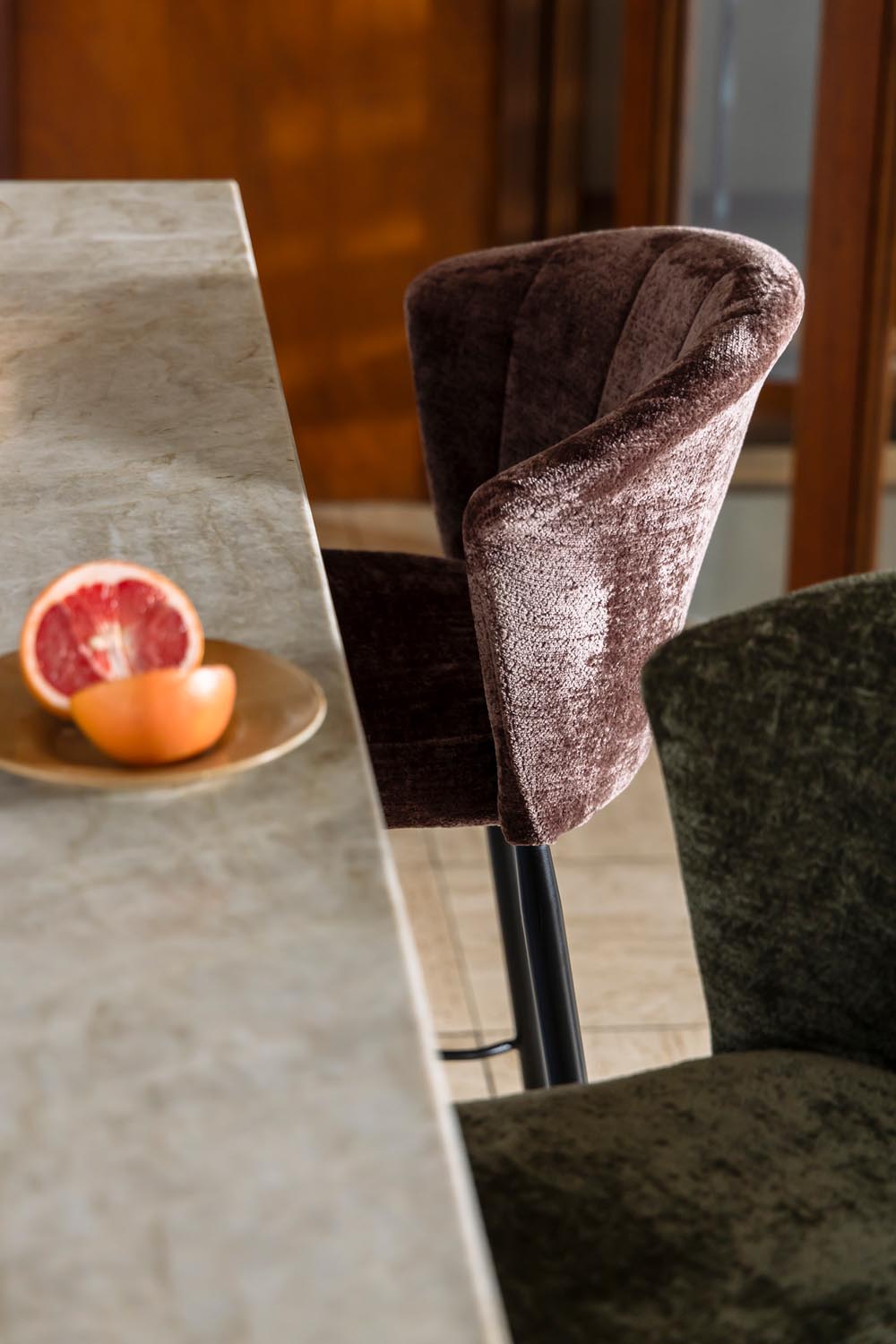 Stilvoller Barhocker Georgia in Lila von Dutchbone für modernes Wohnen.