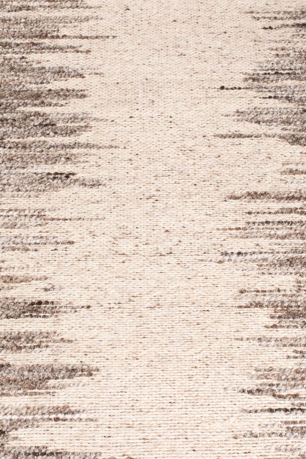 Dutchbone Rhea Teppich: Eleganz und Komfort für Ihr Wohnzimmer.