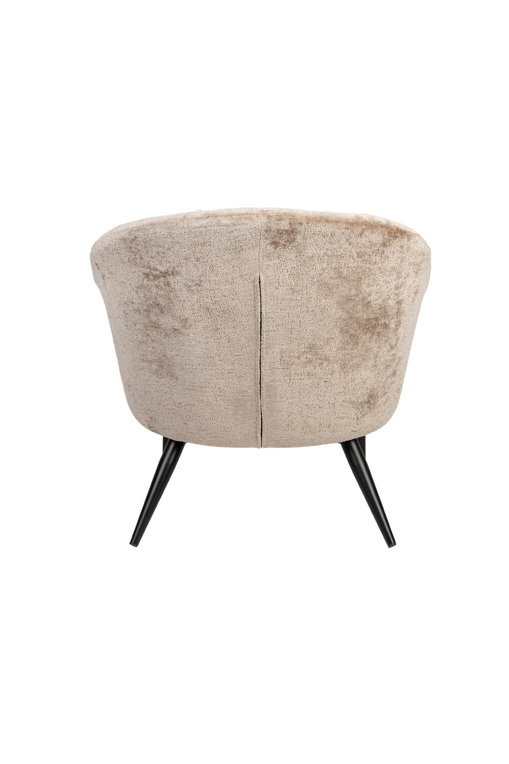 Loungesessel Georgia Beige von Dutchbone: Stilvoller Rückzugsort mit samtiger Polsterung und eleganten Metallbeinen für ein gemütliches Ambiente.