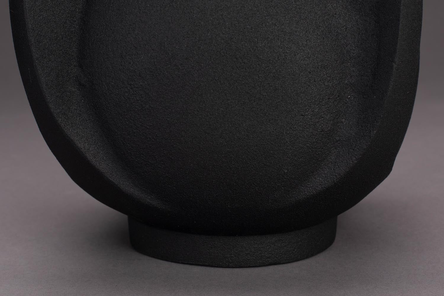 Vase Thiago L Schwarz: Zeitlose Eleganz für Ihr modernes Zuhause.