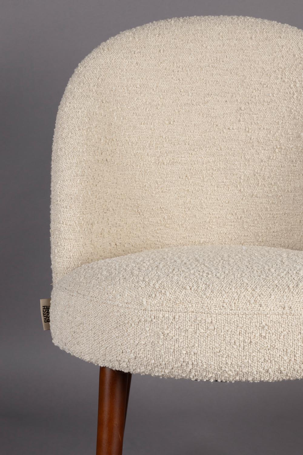 Entdecken Sie den eleganten Stuhl Barbara Boucle Beige von Dutchbone – ein stilvolles Möbelstück für Ihr Zuhause, das Komfort und Qualität vereint.