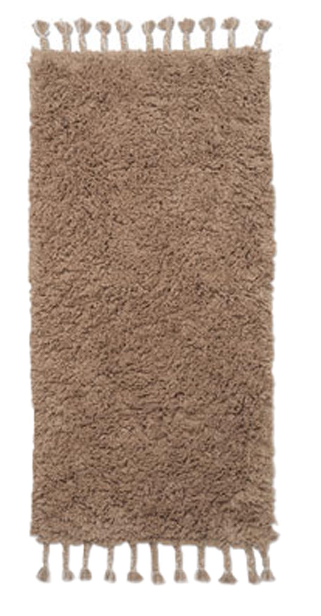 Der Amass Teppich von Ferm Living kombiniert stilvolle Ästhetik mit praktischen Vorteilen. Hergestellt aus 100 % Baumwolle, sorgt er für ein gemütliches Ambiente und ist leicht zu reinigen.