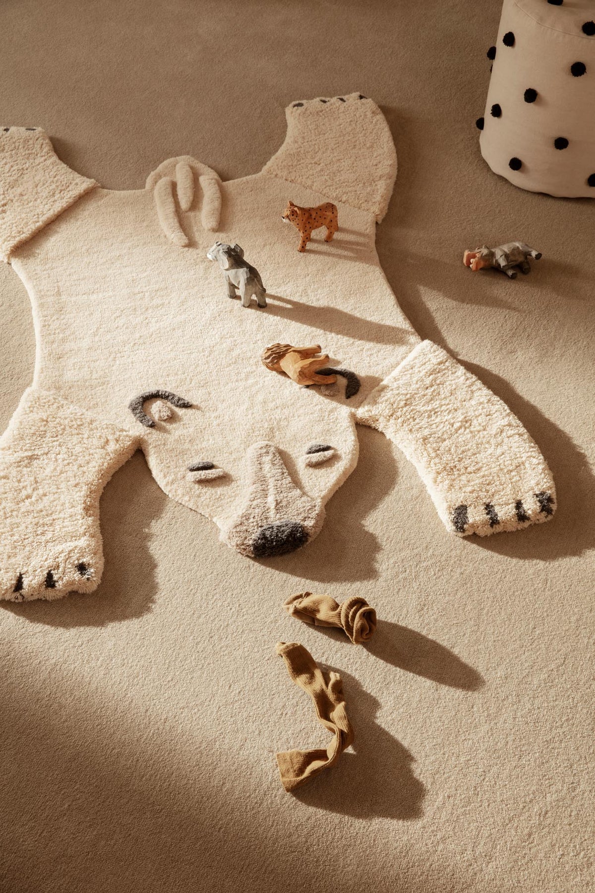 Teppich Eisbär in Cremeweiss präsentiert im Onlineshop von KAQTU Design AG. Teppich ist von Ferm Living