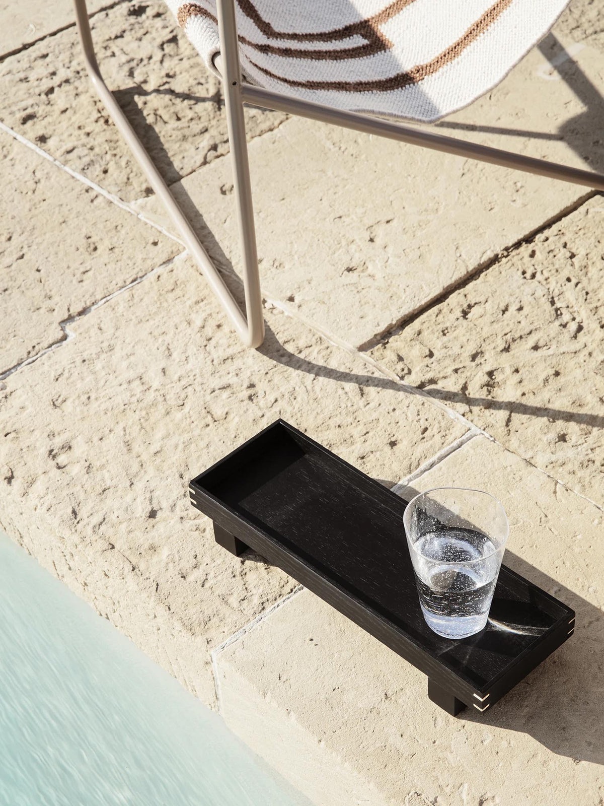 Bon Tablett X-Small in Schwarz präsentiert im Onlineshop von KAQTU Design AG. Tablett ist von Ferm Living