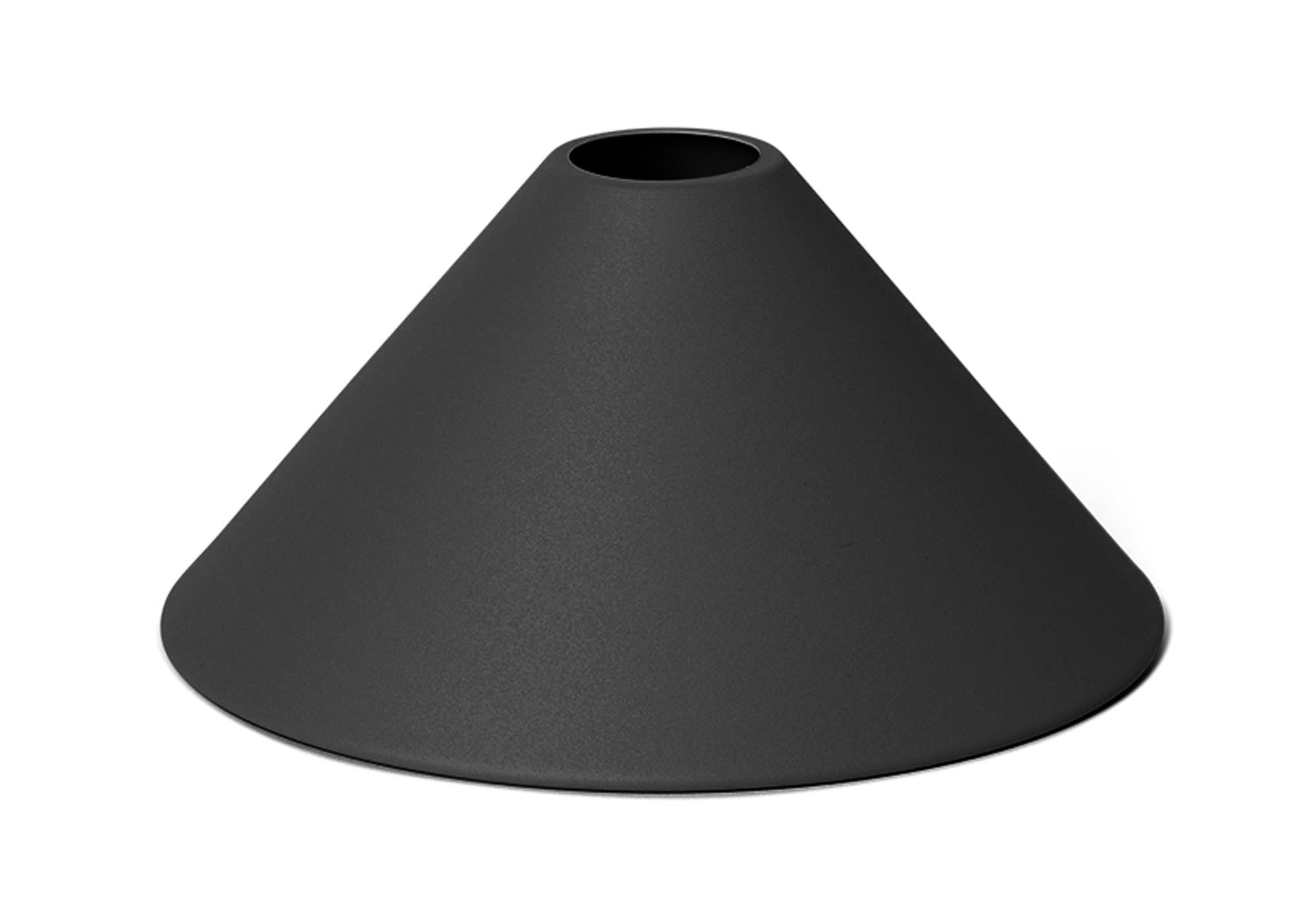 Stilvoller Ferm Living Kegelschirm für moderne Wohnambiente.