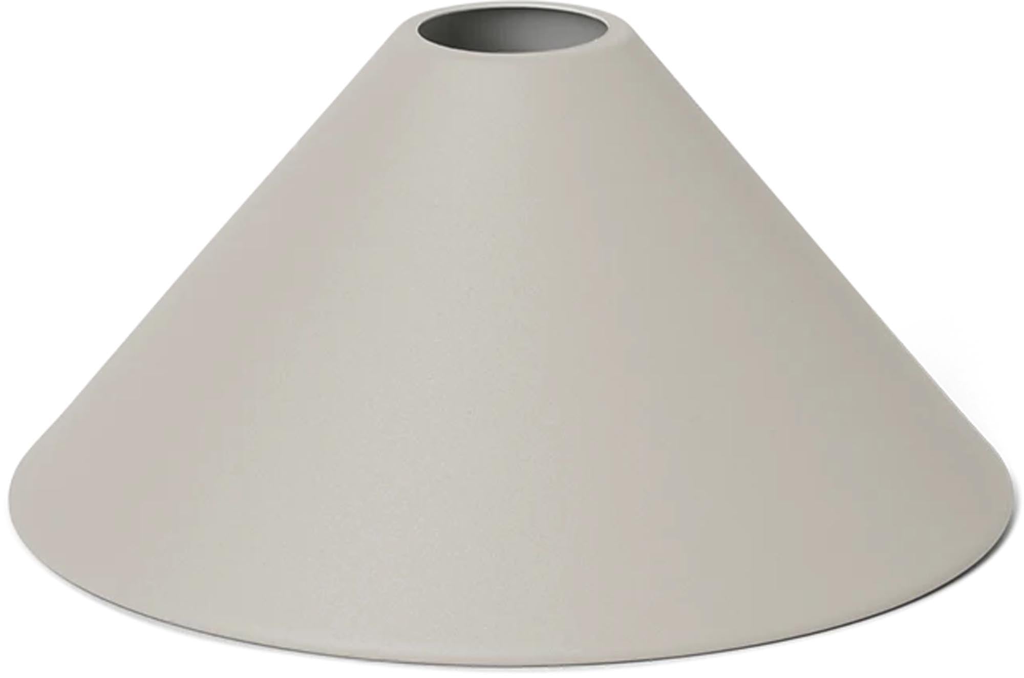 Moderner Ferm Living Kegelschirm für stilvolle Raumgestaltung.