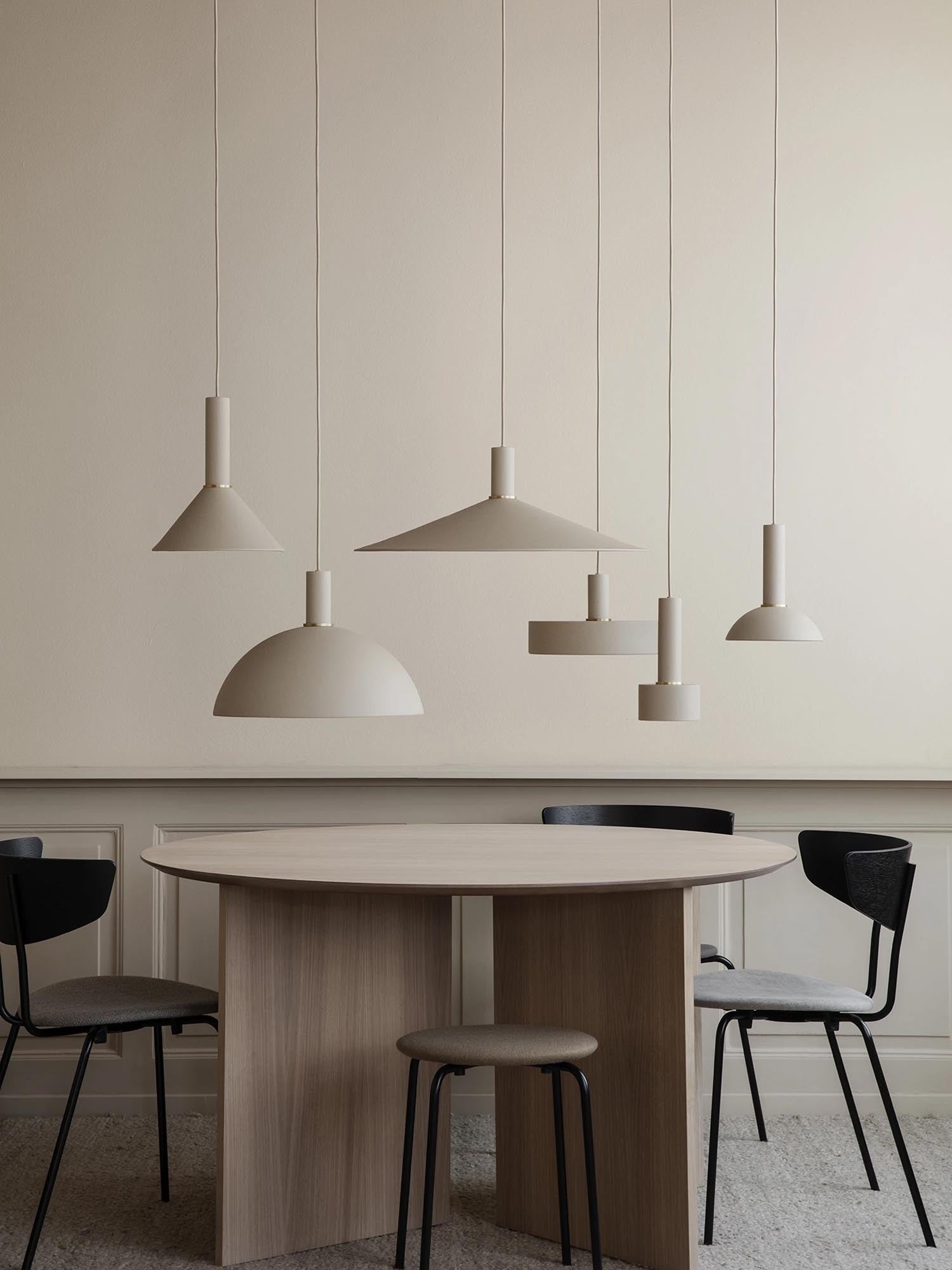 Eleganter Collect Lampenschirm von Ferm Living für sanftes Licht.