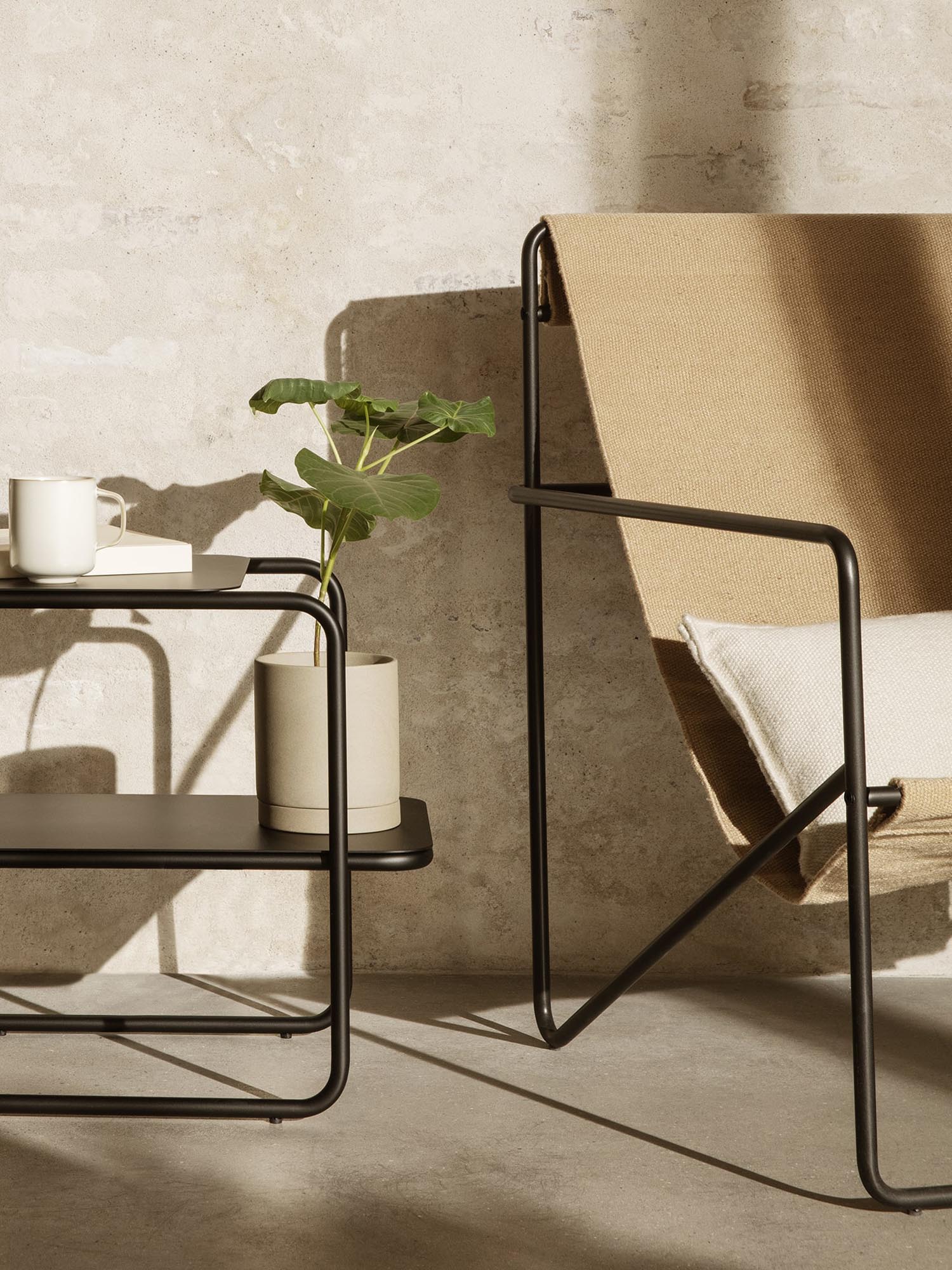 Nachhaltiges Desert Kissen aus recycelten Plastikflaschen, strapazierfähig, schurwollähnlich, ideal für Outdoor.