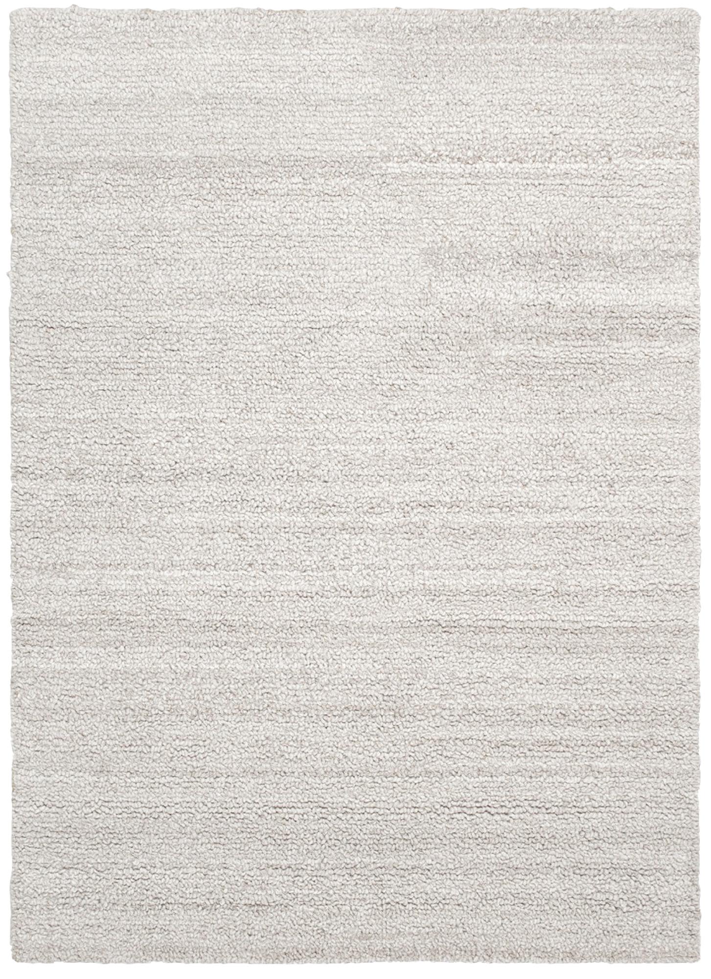 Entdecken Sie den Ease Loop Teppich von Ferm Living – ein einzigartiges Design aus hochwertiger Wolle, das Ihrem Wohnzimmer oder Schlafzimmer eine natürliche Textur und subtile Eleganz verleiht. Erhältlich in zwei Größen.