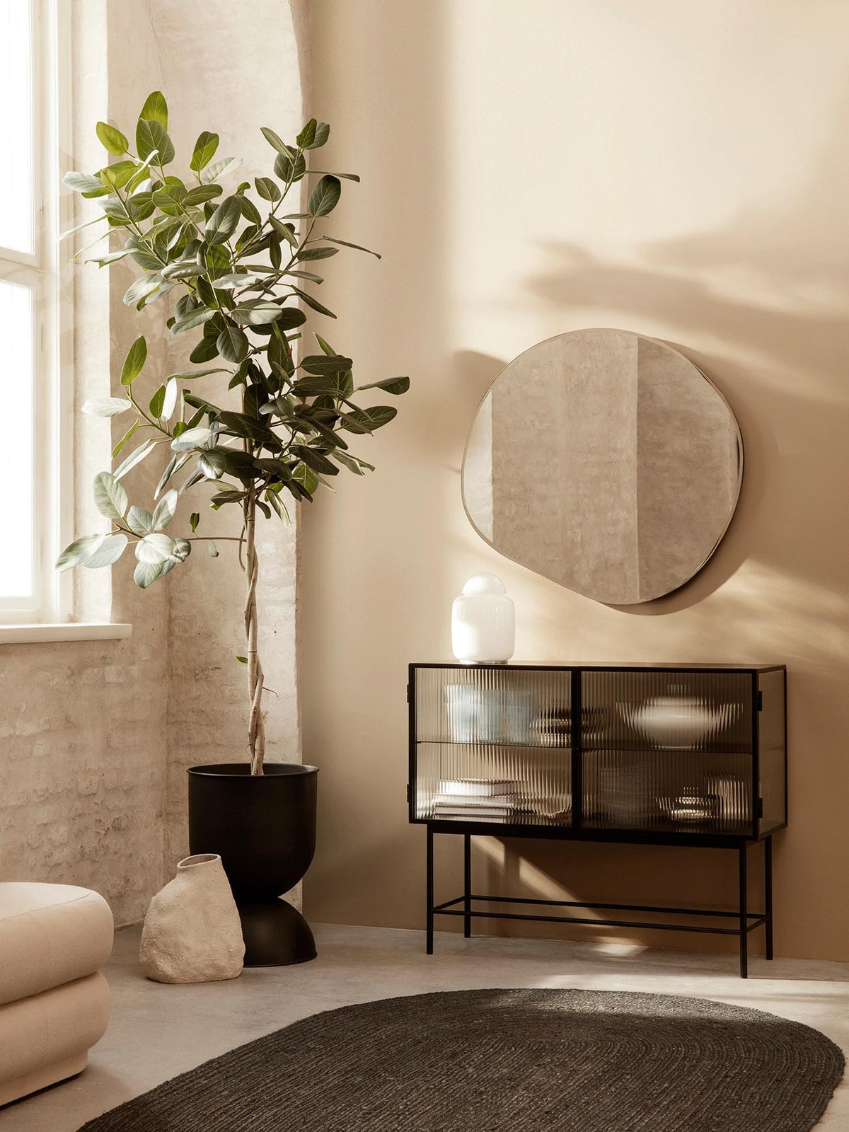 Haze Sideboard, Geriffeltes Glas in Schwarz präsentiert im Onlineshop von KAQTU Design AG. Sideboard ist von Ferm Living