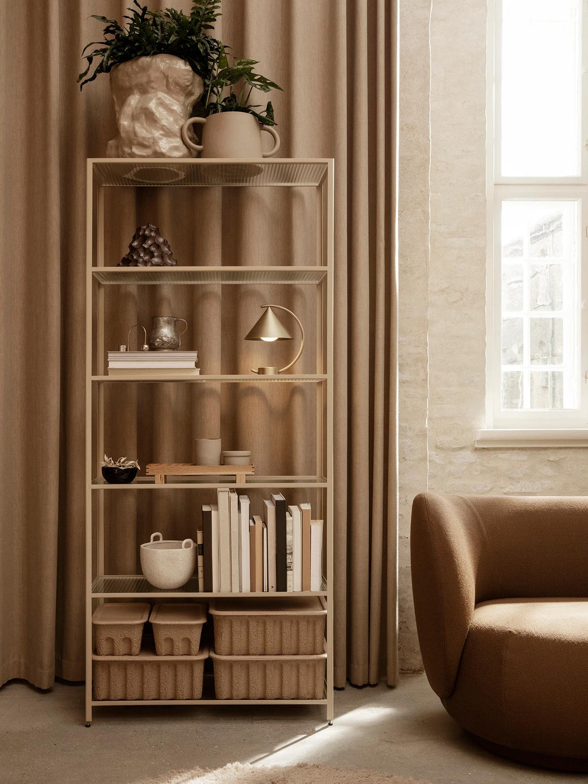 Haze Sideboard, Geriffeltes Glas in Kaschmir präsentiert im Onlineshop von KAQTU Design AG. Sideboard ist von Ferm Living