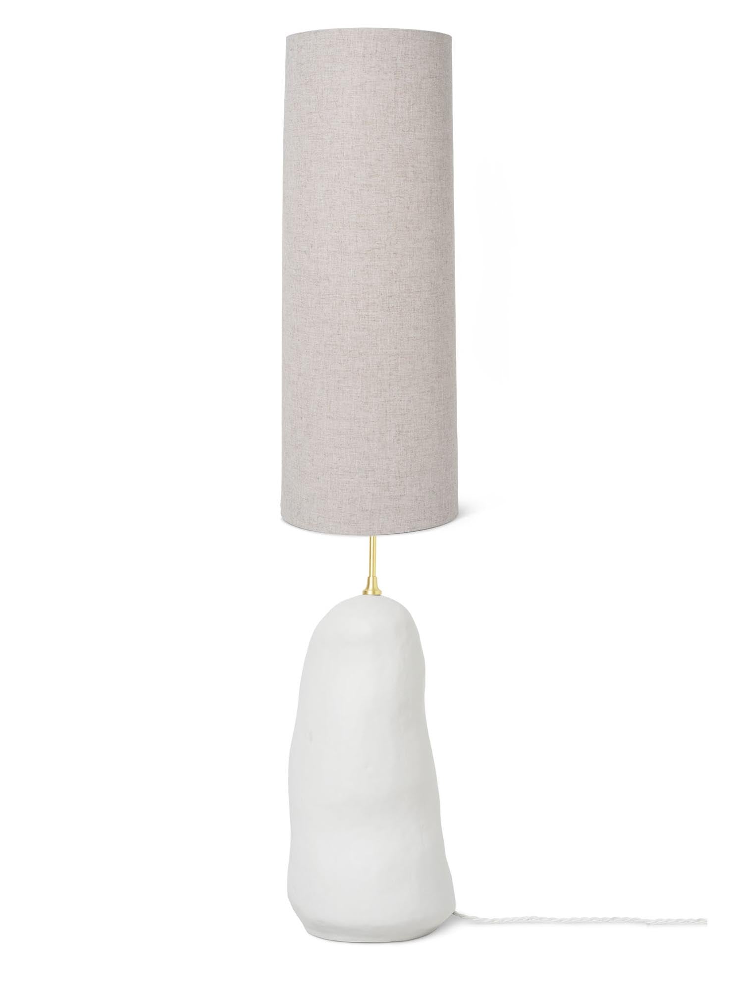 Eleganter Hebe Lampenschirm in sanftem Hellbraun, ideal für stilvolle Beleuchtung. Entdecken Sie das Design von Ferm Living bei KAQTU.