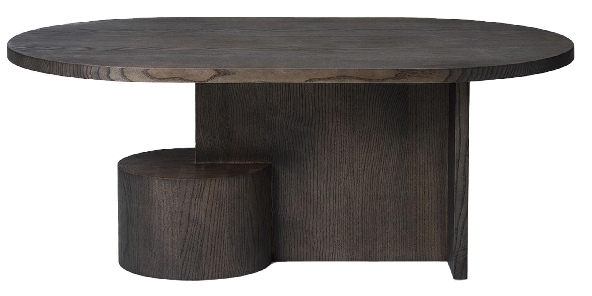 Stilvoller Insert Kaffeetisch von Ferm Living, gefertigt aus hochwertigem Eschenholz. Ein zeitgemäßes Design, das Funktionalität und Kunst vereint.