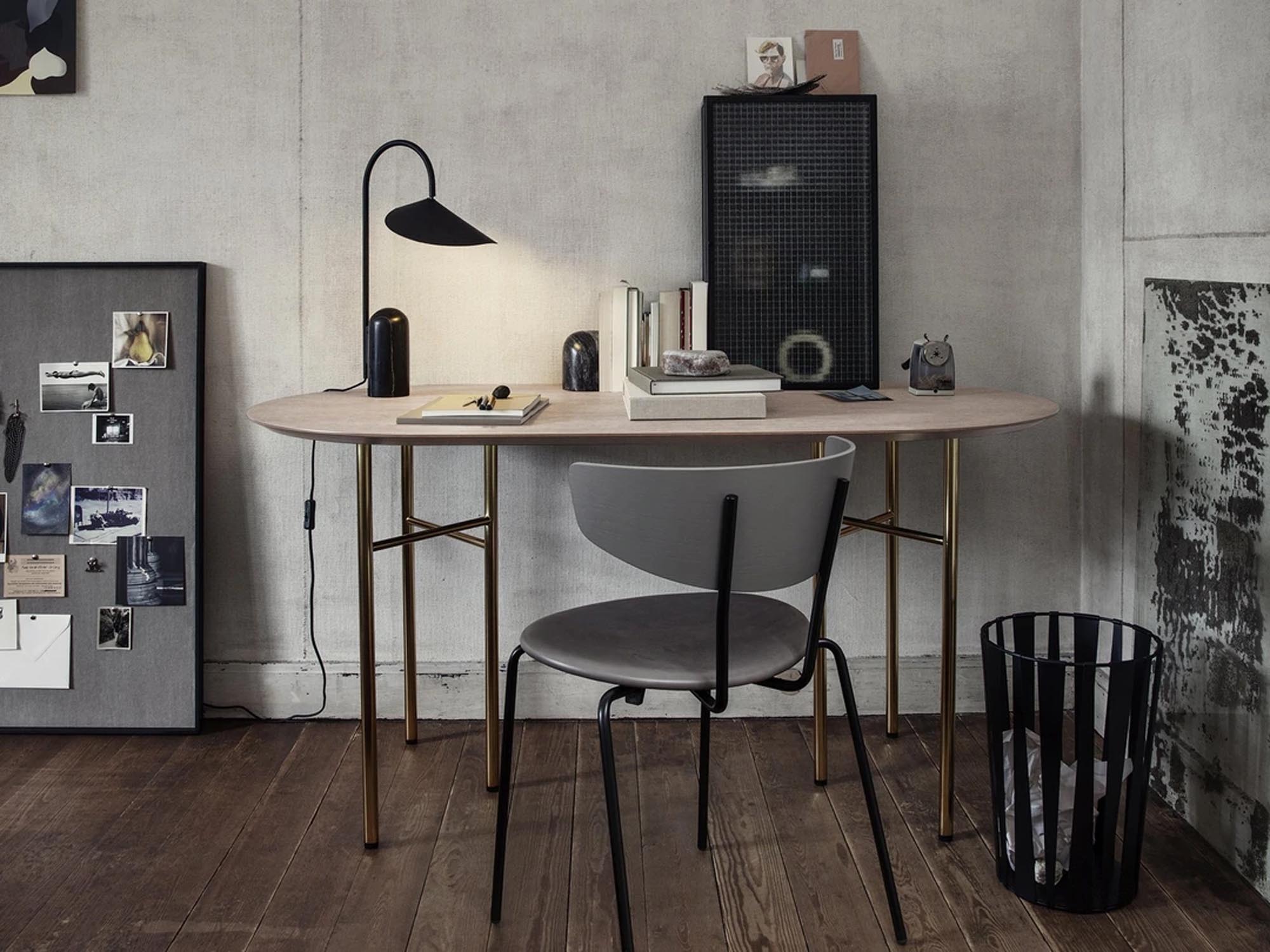 Mingle Tischplatte oval 220 cm in Hellbraun präsentiert im Onlineshop von KAQTU Design AG. Tischsystem Einzelteile ist von Ferm Living