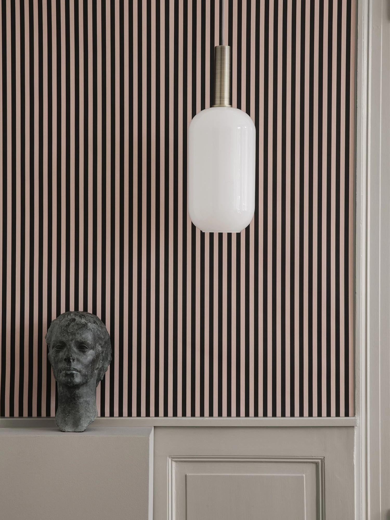 Opal Leuchte länglich in Weiss präsentiert im Onlineshop von KAQTU Design AG. Pendelleuchte ist von Ferm Living