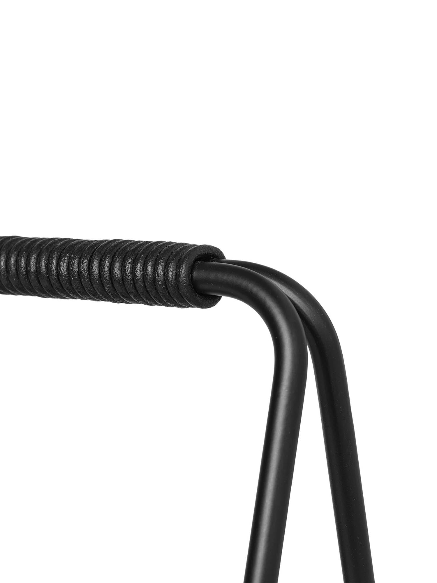 Elegantes Ferm Living Holzregal: Praktische Lagerung mit Stil.