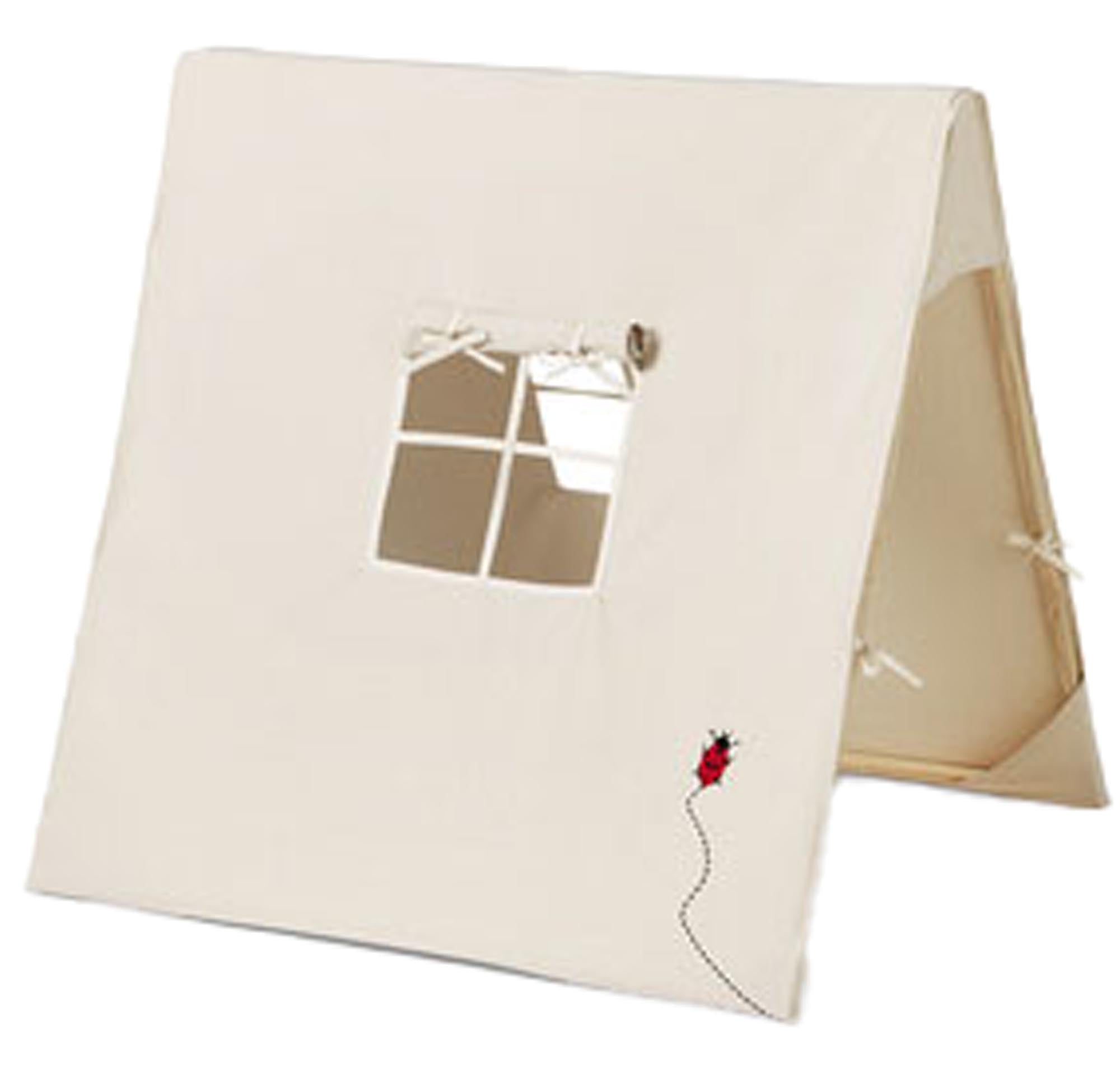 Entdecke die skulpturale Messing-Skulptur von Helena Rohner für ferm LIVING. Organisches Design, natürliche Ästhetik, ideal als Briefbeschwerer oder Dekoration.