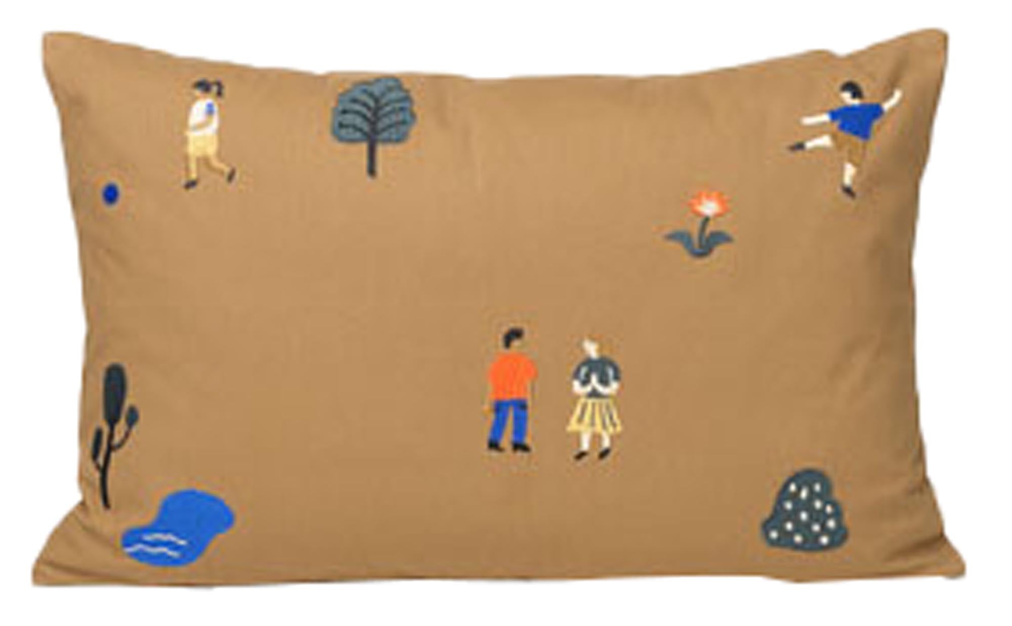 Langes Park Kissen von Ferm Living: Komfort trifft auf modernes Design.