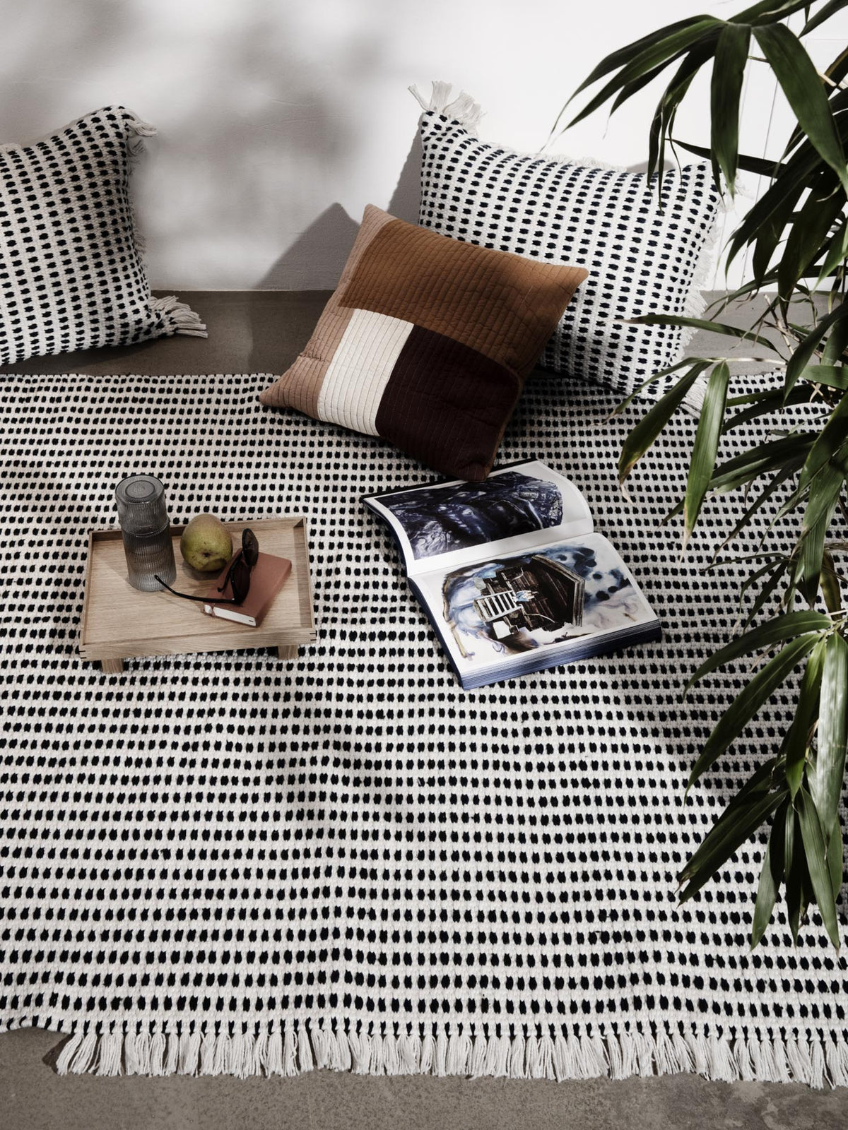 Way Teppich in Cremeweiss / Blau präsentiert im Onlineshop von KAQTU Design AG. Teppich ist von Ferm Living
