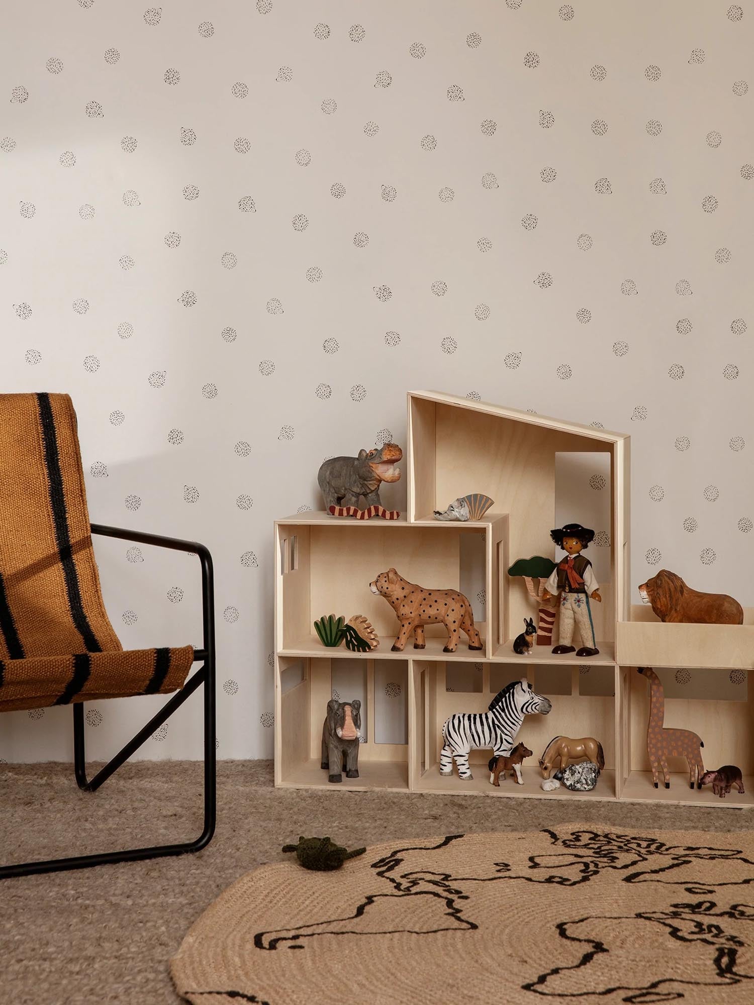 Eleganter Travertine Beistelltisch von Ferm Living: Einzigartige Natursteinoberfläche, modernes Design und vielseitige Einsatzmöglichkeiten für jeden Raum.