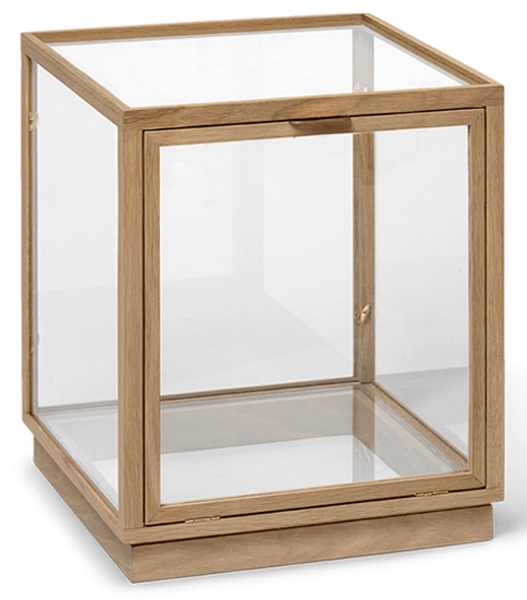 Entdecke das Miru Glas-Montur Regalsystem von Ferm Living: stilvolle Aufbewahrung, zeitlose Ästhetik, hochwertige Materialien und kreative Präsentation.