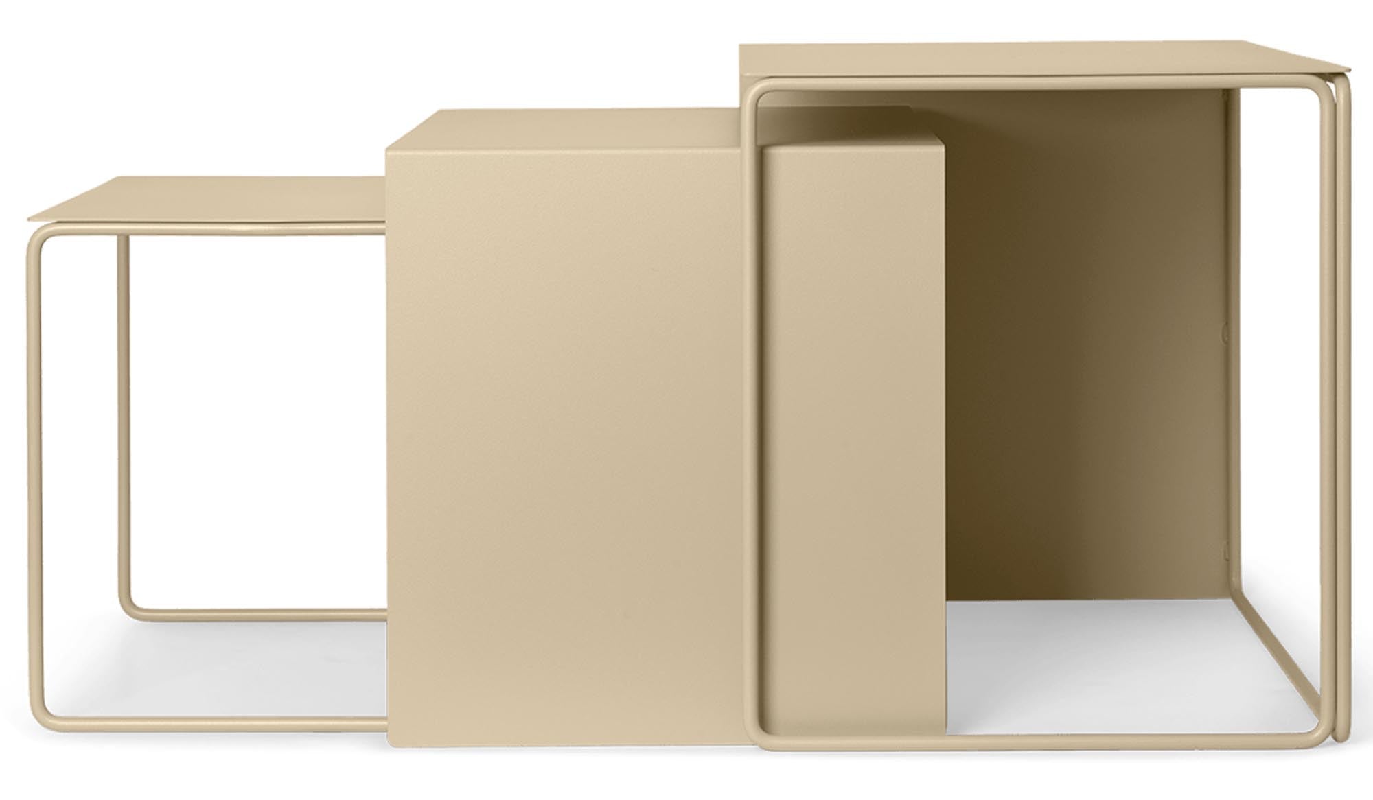 Minimalistisches 3er Set: Cluster Beistelltische aus Metall, flexibel kombinierbar, zeitloses Design.