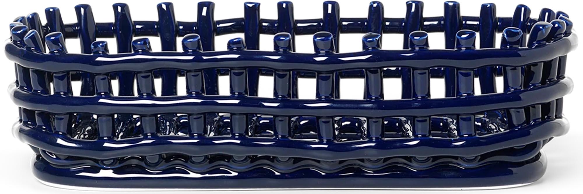 Ferm Living: Ovaler Keramikkorb für moderne Wohnraumgestaltung.