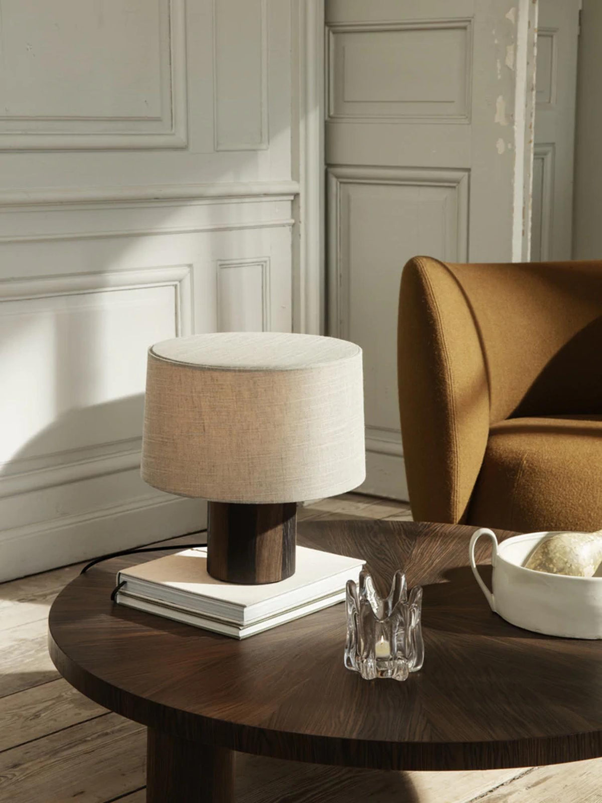 Flow Schale Centrepiece in Off-White präsentiert im Onlineshop von KAQTU Design AG. Schalen ist von Ferm Living
