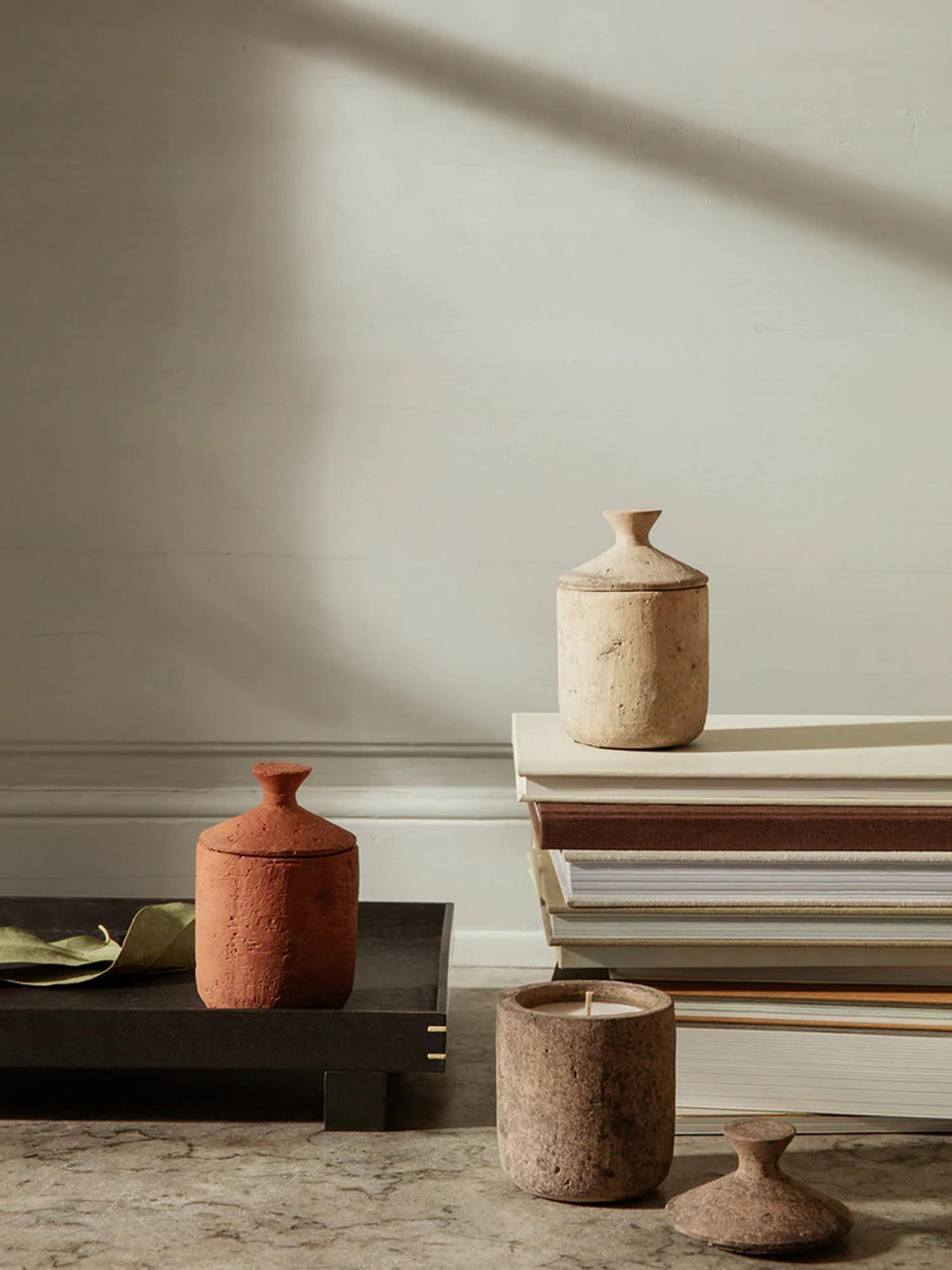 Ura Duftkerze in Pale Sienna präsentiert im Onlineshop von KAQTU Design AG. Duftkerze ist von Ferm Living