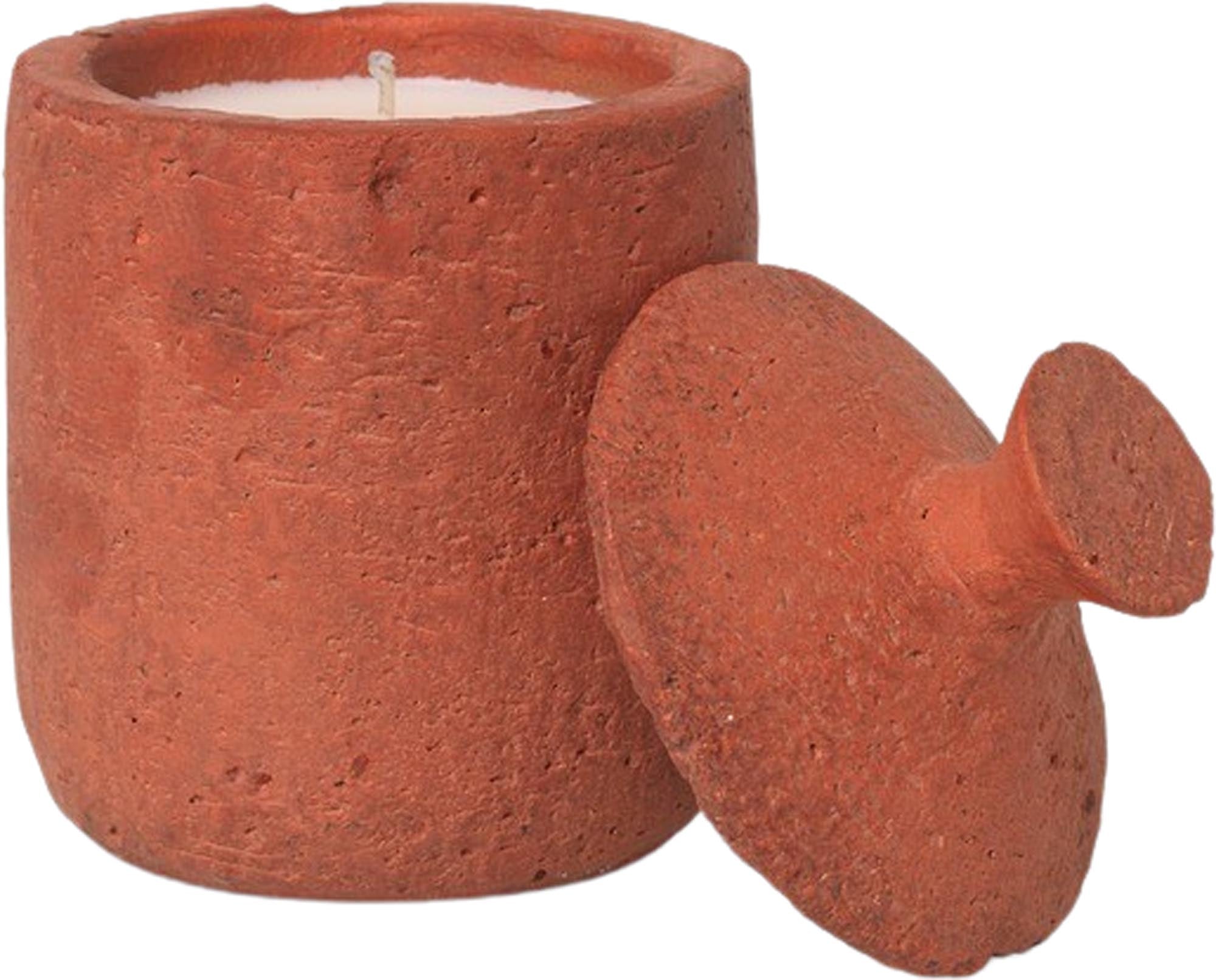 Ura Duftkerze von Ferm Living: Handgefertigte Terrakotta mit einzigartiger Textur. Perfekt für entspannende Momente und stilvolle Akzente.