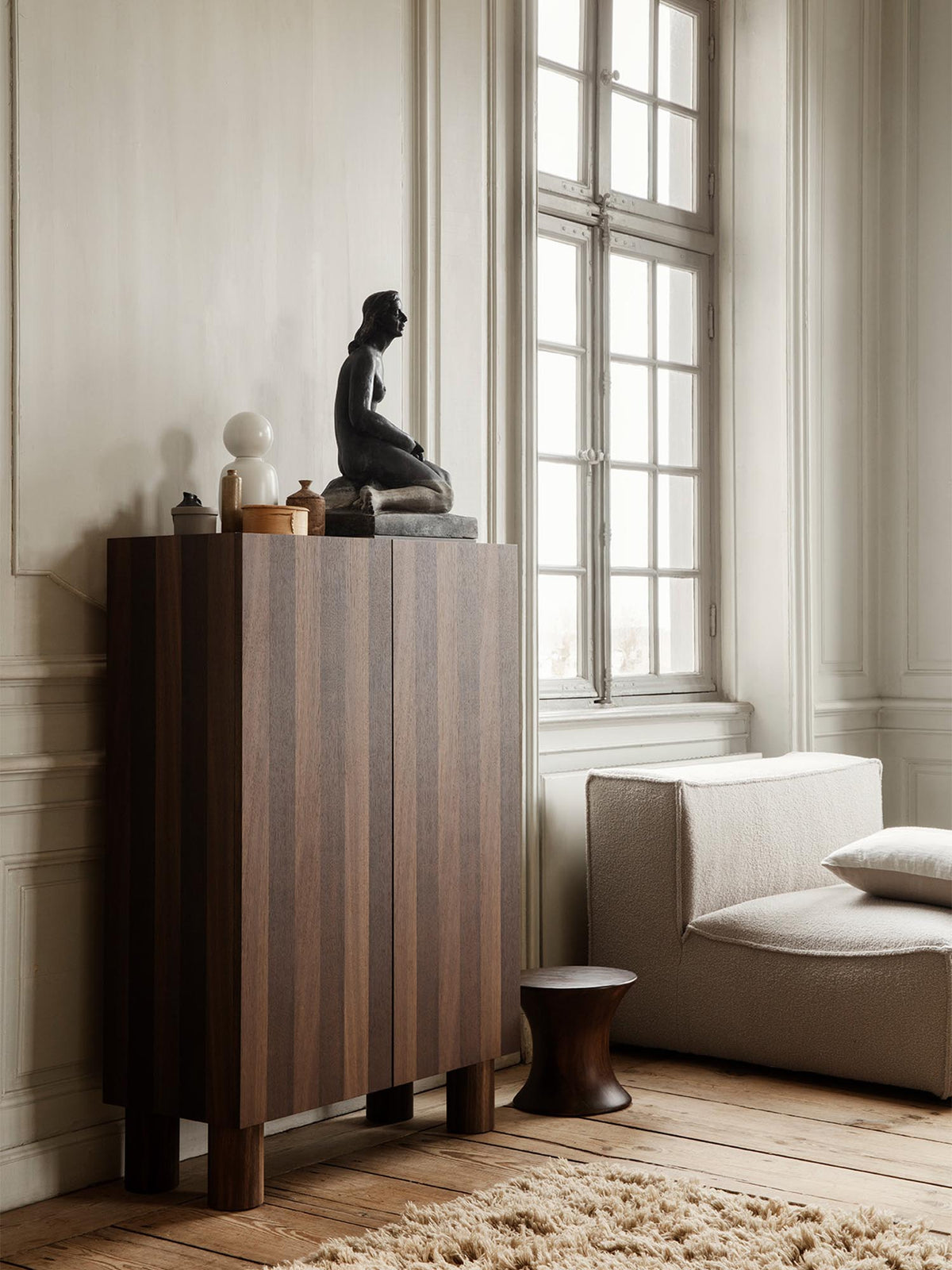 Post Aufbewahrungsschrank in Braun präsentiert im Onlineshop von KAQTU Design AG. Wandschrank ist von Ferm Living