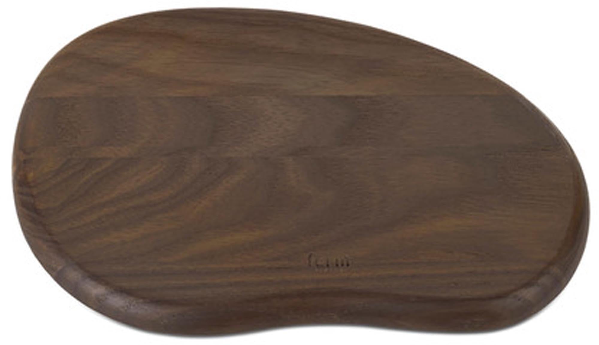 Entdecke die kunstvollen Cairn-Butterbretter von Ferm Living – skulpturale Akzente aus FSC®-zertifiziertem Holz, ideal für stilvolle Mahlzeiten.