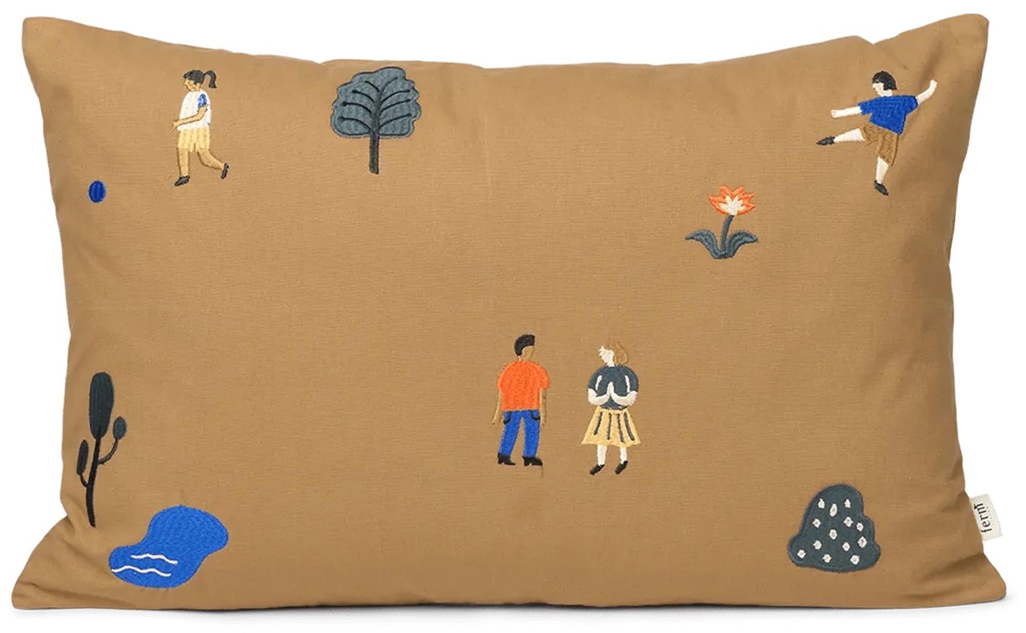 Der Park Kissenbezug von Ferm Living besticht durch sein modernes Design und hochwertige Materialien für stilvolle Akzente.