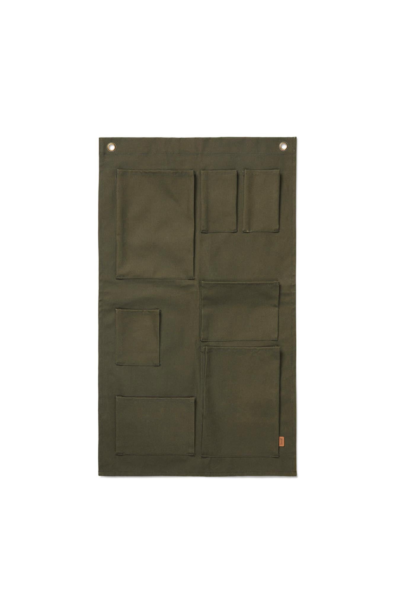 Entdecke die stilvolle Bark Garden Wandaufbewahrung von Ferm Living. Praktisch, nachhaltig und wetterbeständig – ideal für deinen Garten!