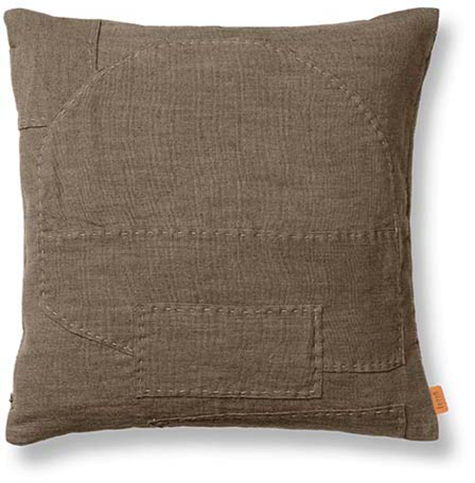 Darn Kissenbezug in Dark Taupe präsentiert im Onlineshop von KAQTU Design AG. Kissenbezug Kids ist von Ferm Living