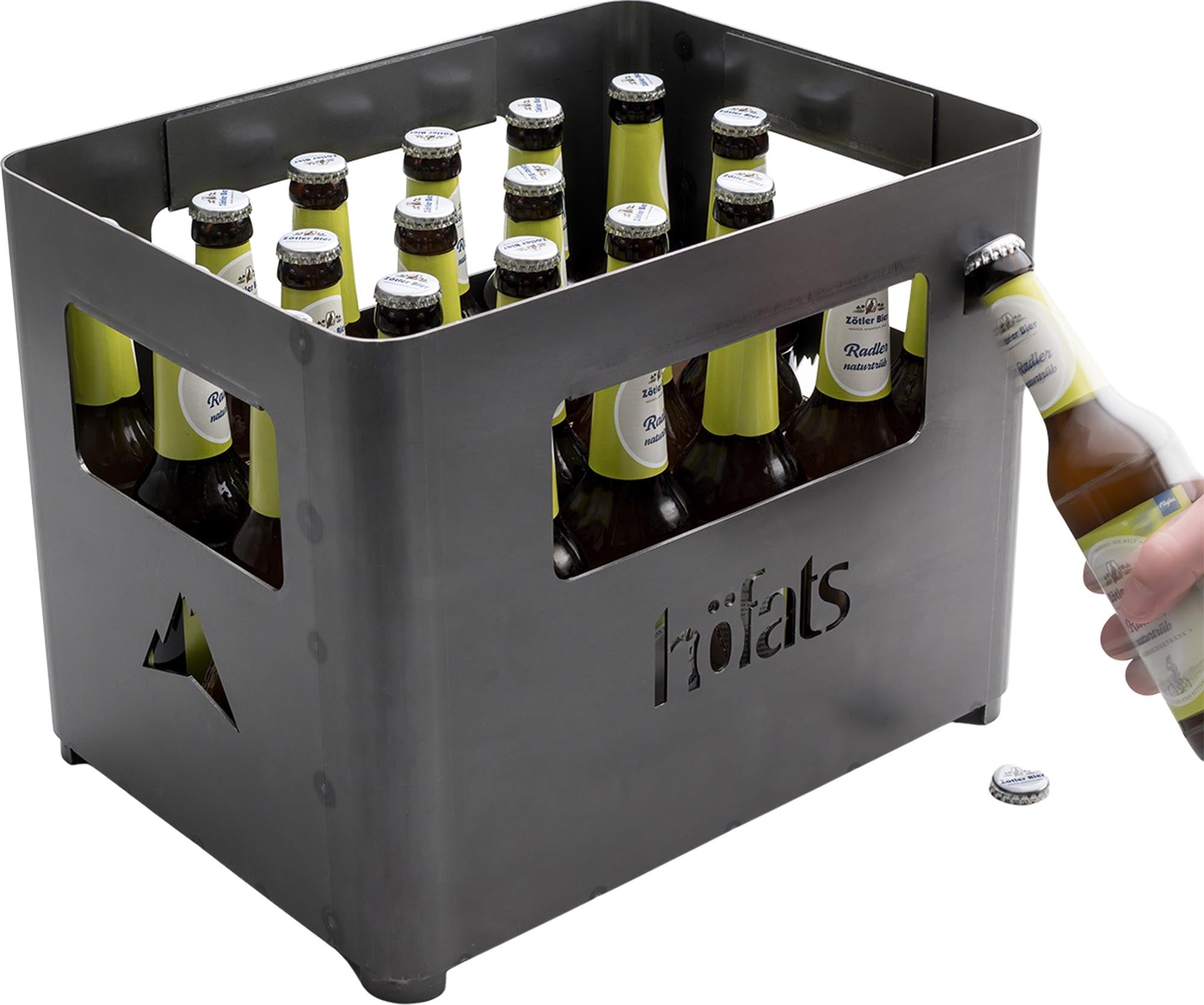 Entdecke die BEER BOX von Höfats: Ein innovativer Feuerkorb aus Corten-Stahl, der als Grill und Hocker dient. Ideal für gesellige Abende!