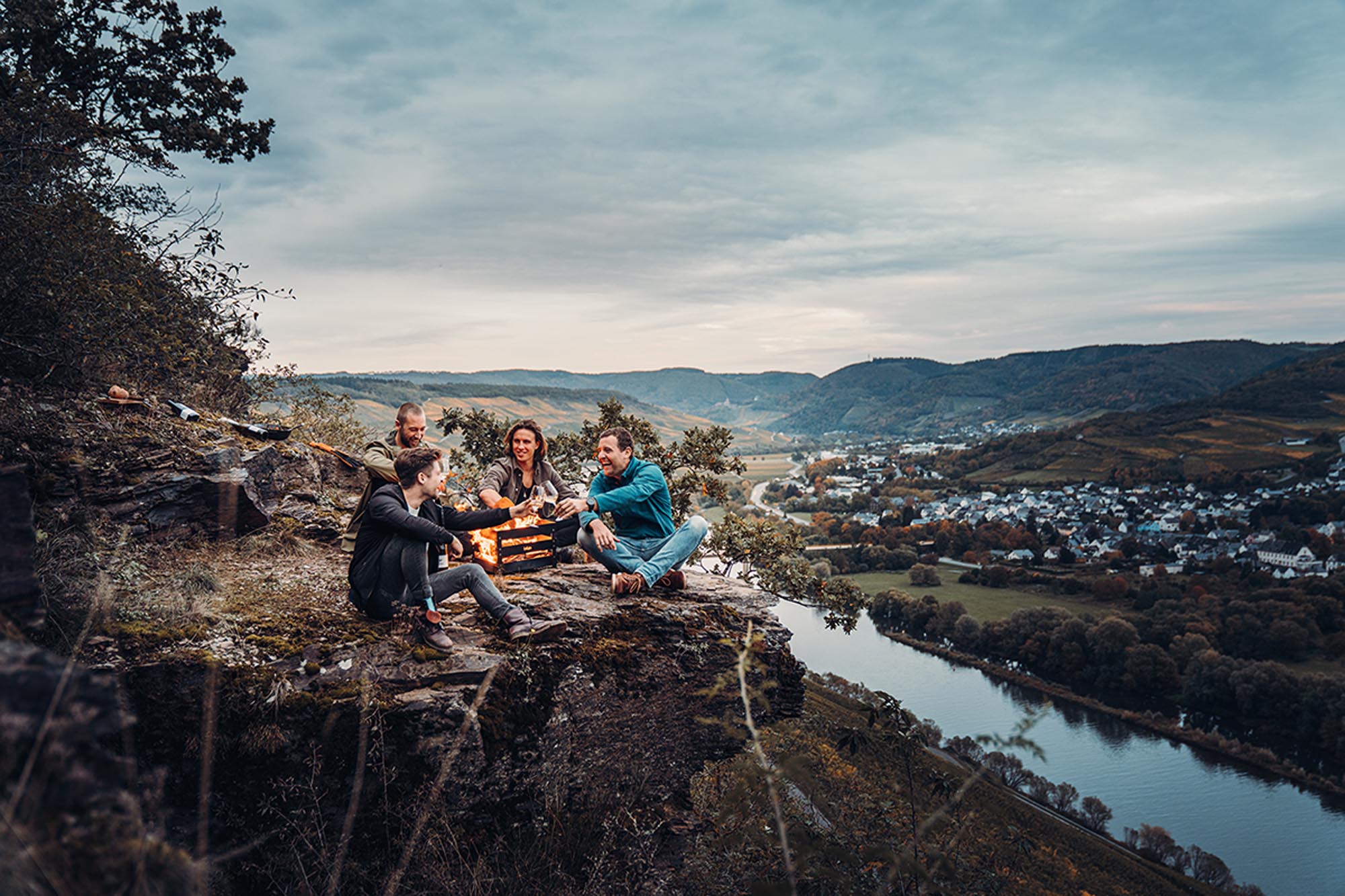 Vielseitiger CRATE Feuerkorb: Eleganz und Funktion für draussen.