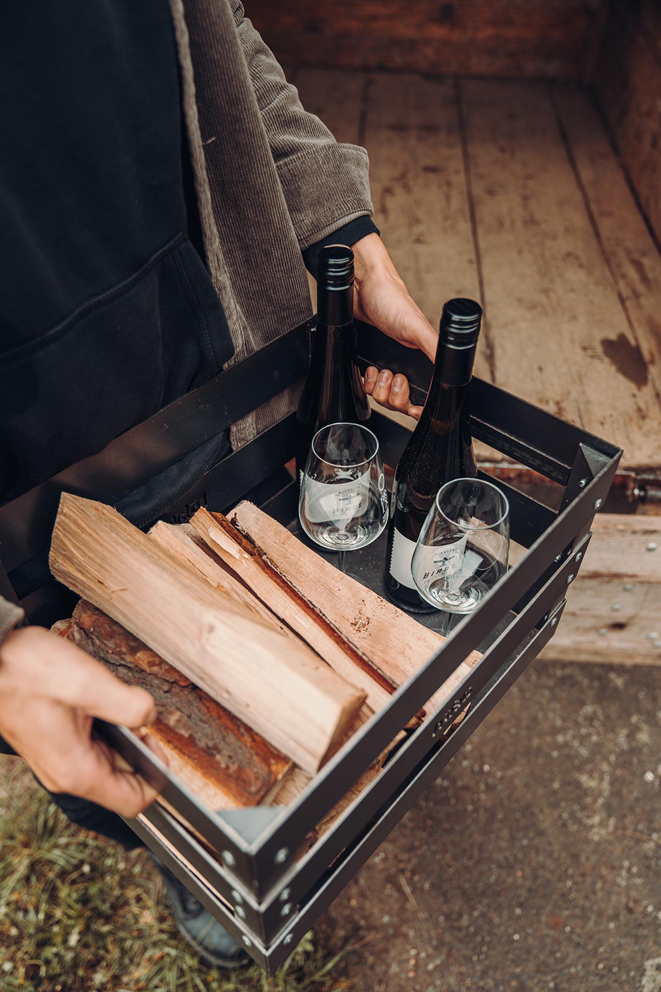 Stilvoller CRATE Feuerkorb: Perfekte Wärmequelle für Outdoor-Abende.