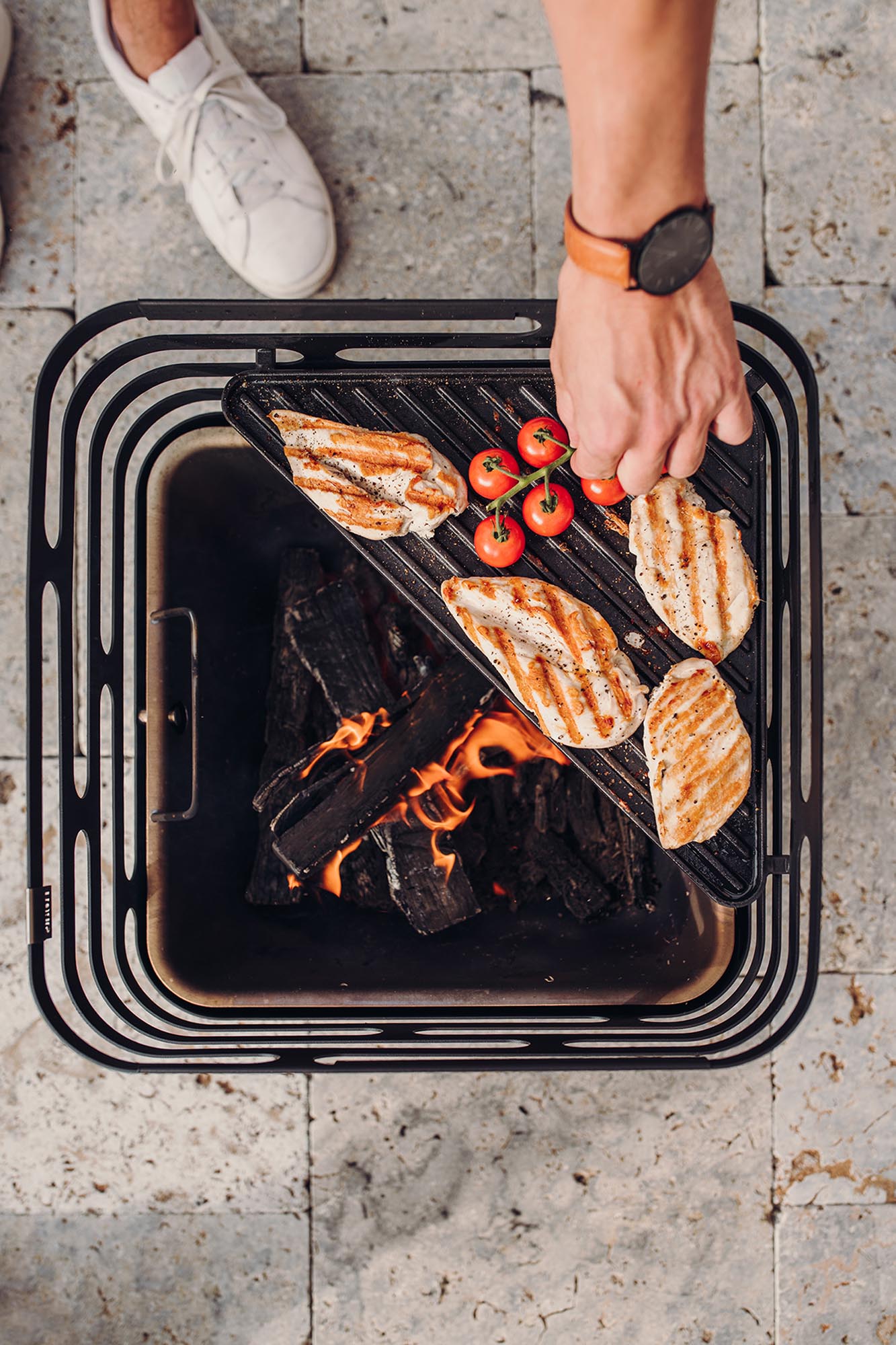 CUBE Plancha von Höfats: Hochwertige Grillplatte für perfekte Grillmomente und vielseitige Kochmöglichkeiten im Freien.