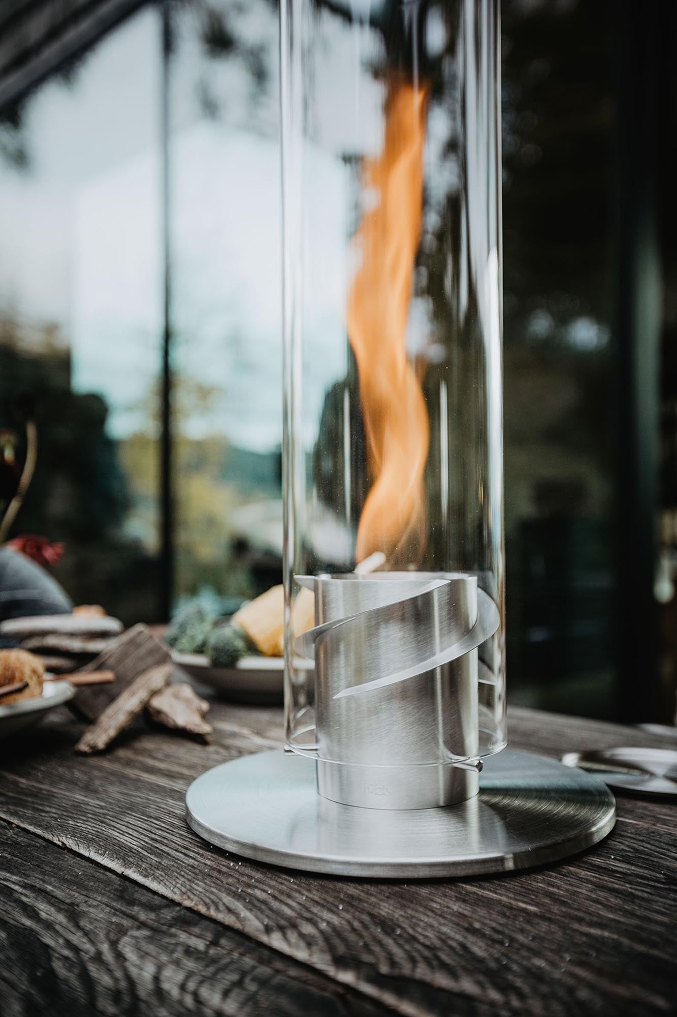 SPIN von Höfats: Das perfekte Tischfeuer für unvergessliche Abende im Freien – stilvoll, sicher und einfach zu bedienen.