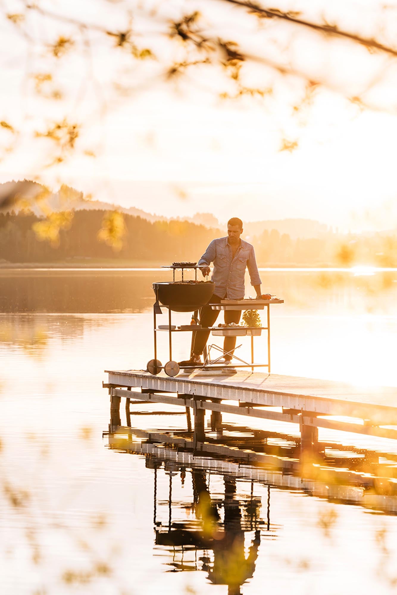 Entdecken Sie den BOWL 57 Warmhaltering von Höfats – ideal für gleichmäßige Wärme und kreative Grillmöglichkeiten. Perfekt für Ihr BBQ!