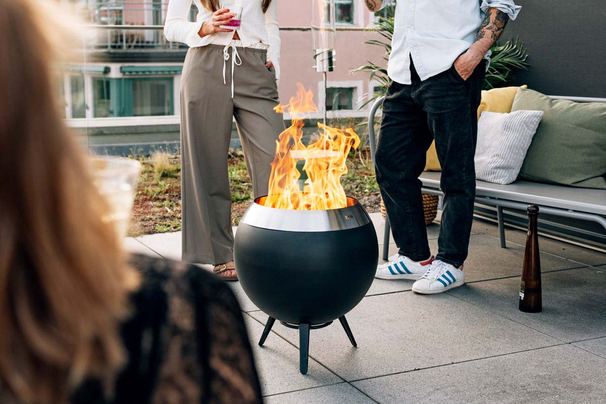 Moon 45: Stilvolle Feuerstelle für unvergessliche Outdoor-Abende.