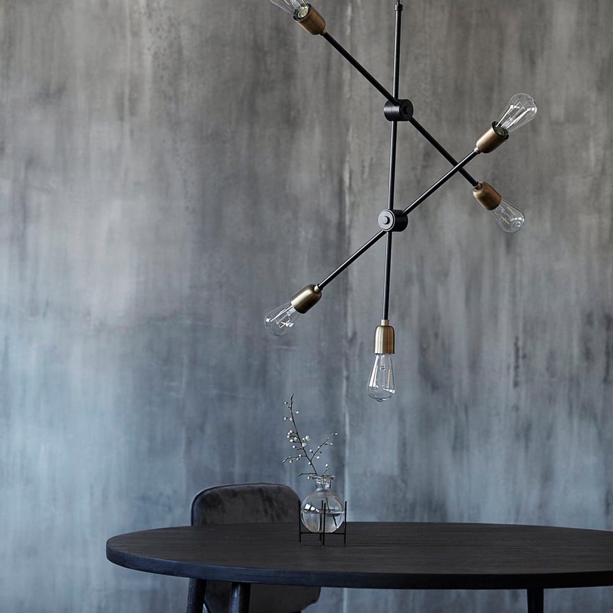 Lampe, Molecular in Schwarz/Messing präsentiert im Onlineshop von KAQTU Design AG. Pendelleuchte ist von House Doctor